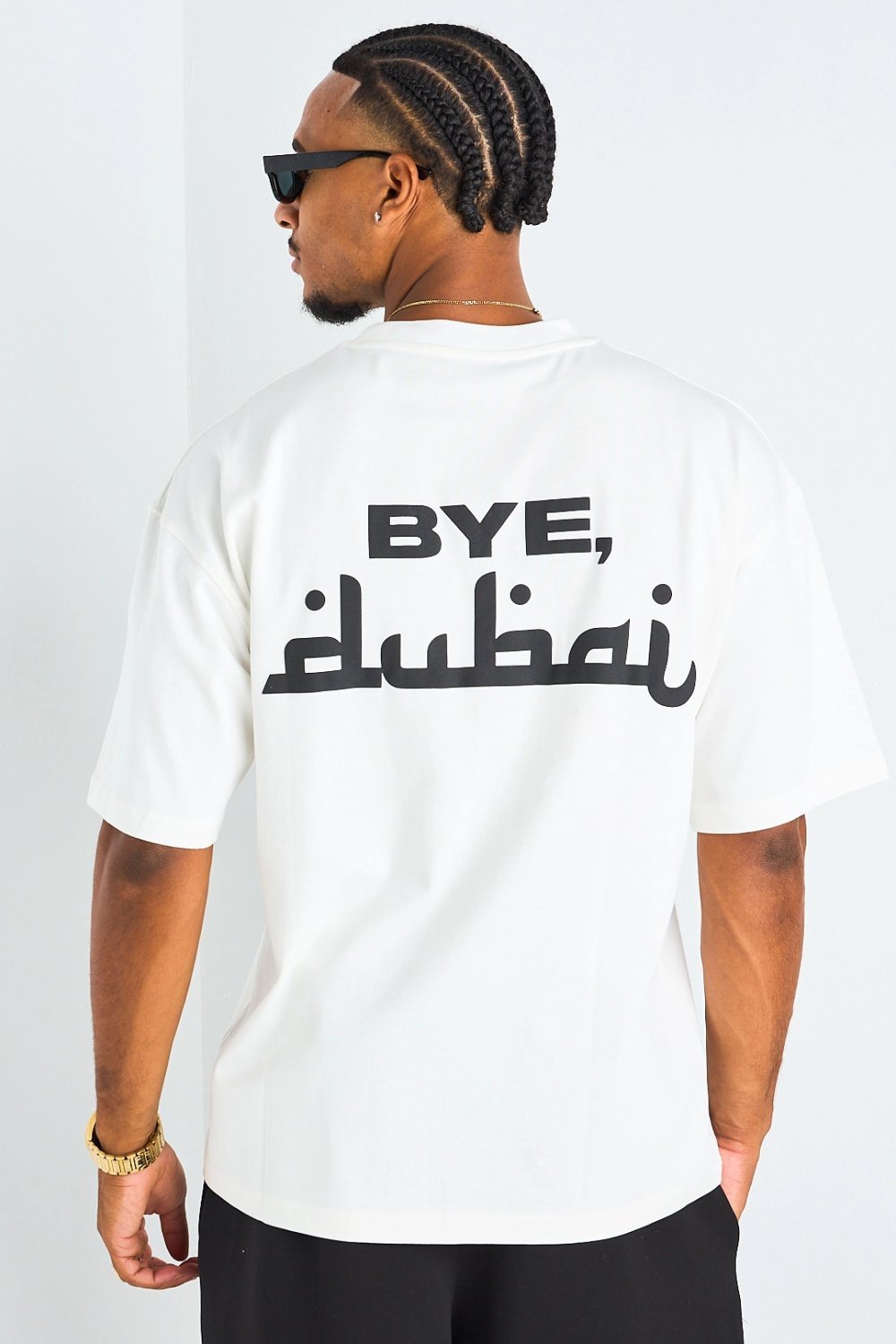 تيشيرت بطبعة «Bye Dubai» أوف وايت