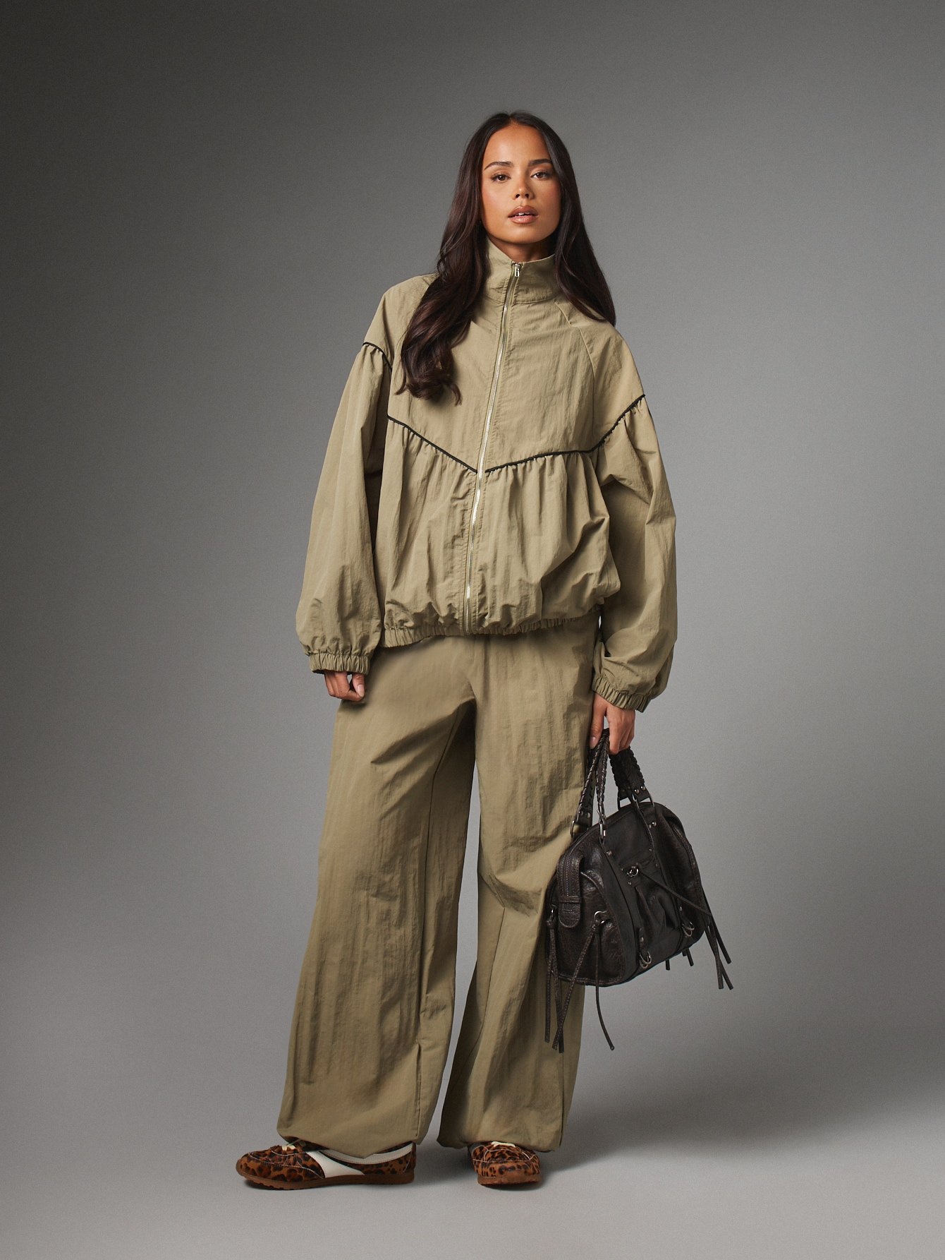 Oversized windbreaker with ruffle hem