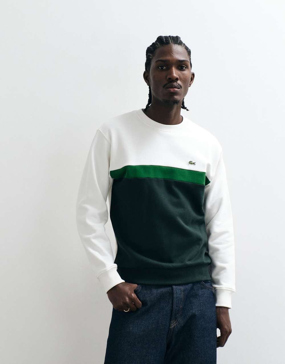 Sweat color block blanc, vert et bleu marine
