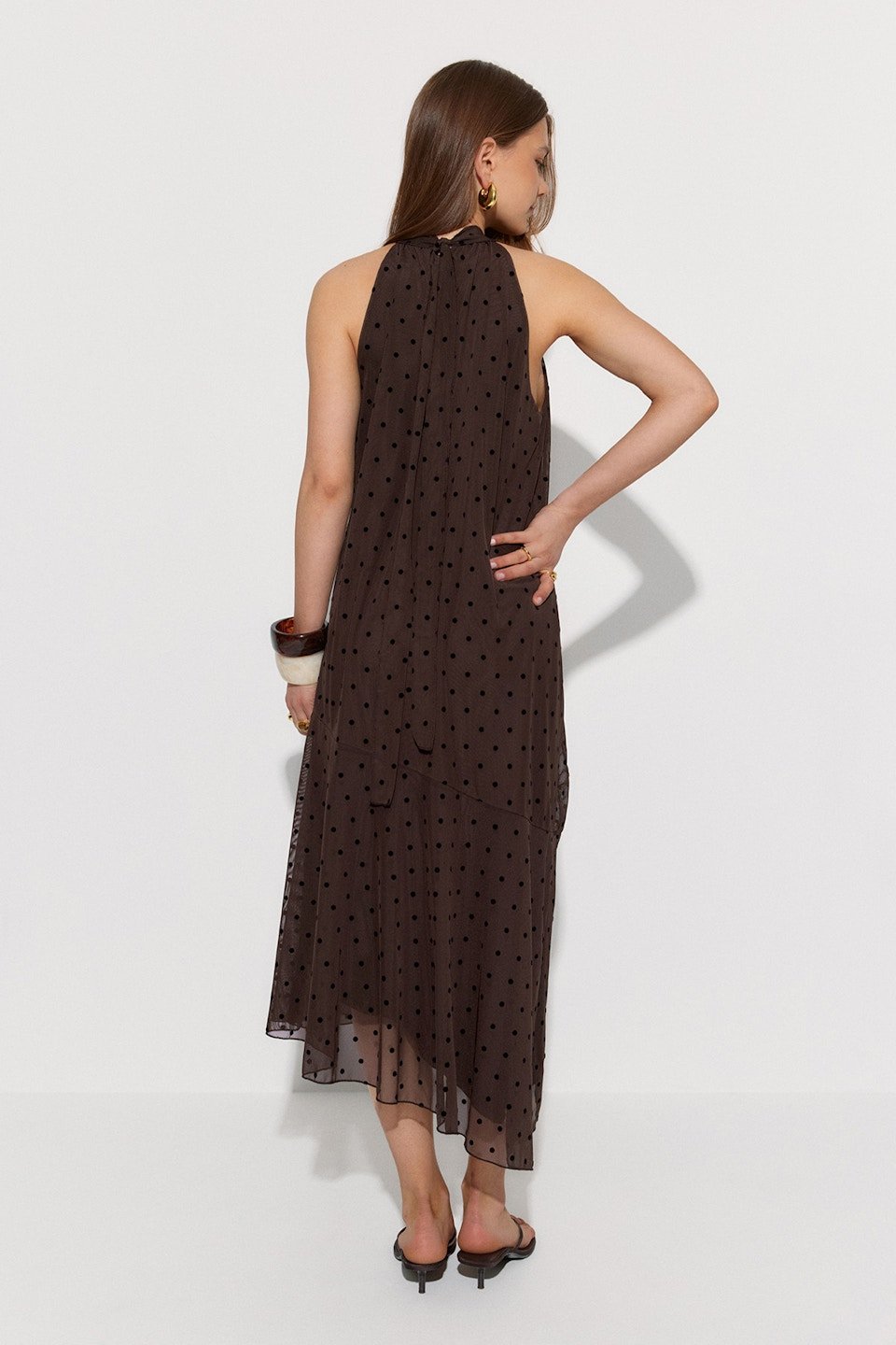 Robe dos nu asymétrique à pois