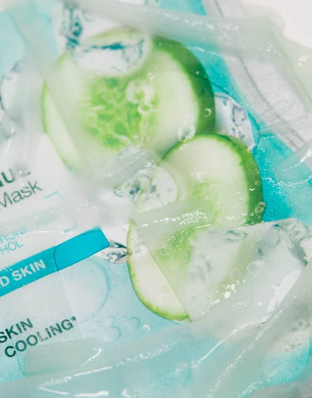 Anti-fatigue hyaluronic acid and cucumber gel mask