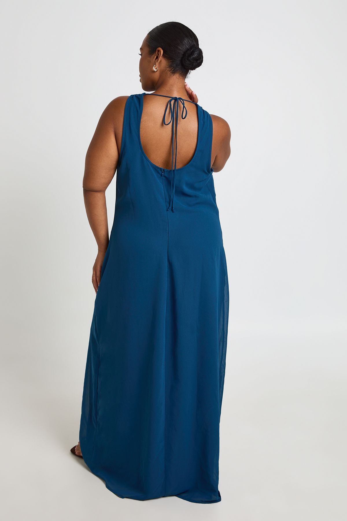 Robe Longue Grande Taille En Mousseline Avec Col Bénitier