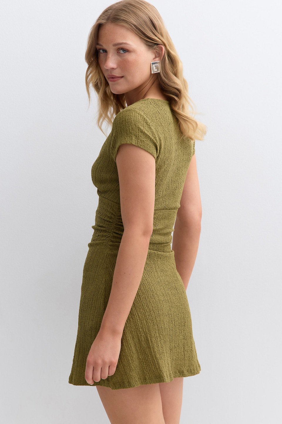 Robe courte texturée col en V