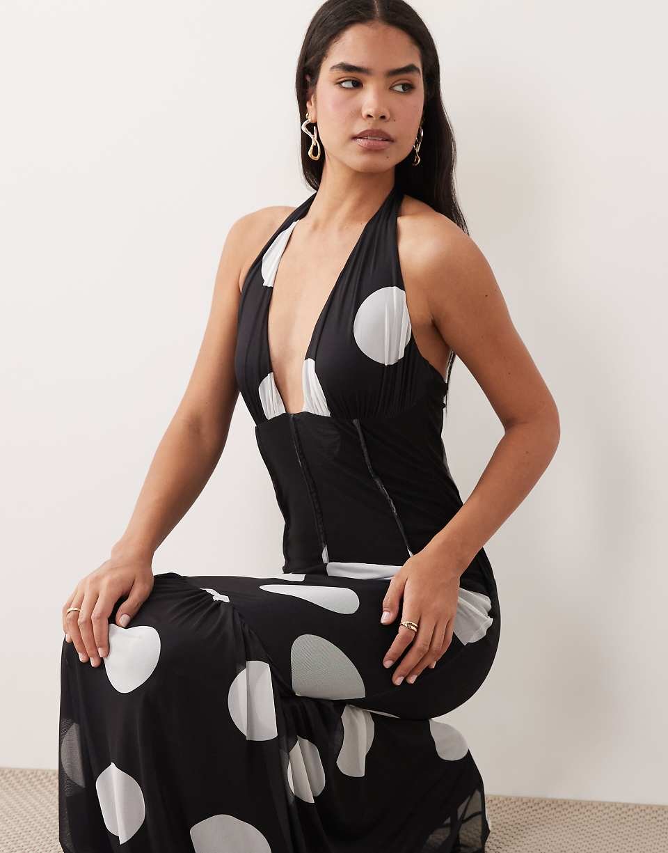 Robe longue à pois avec taille cintrée style corset et ourlet sirène