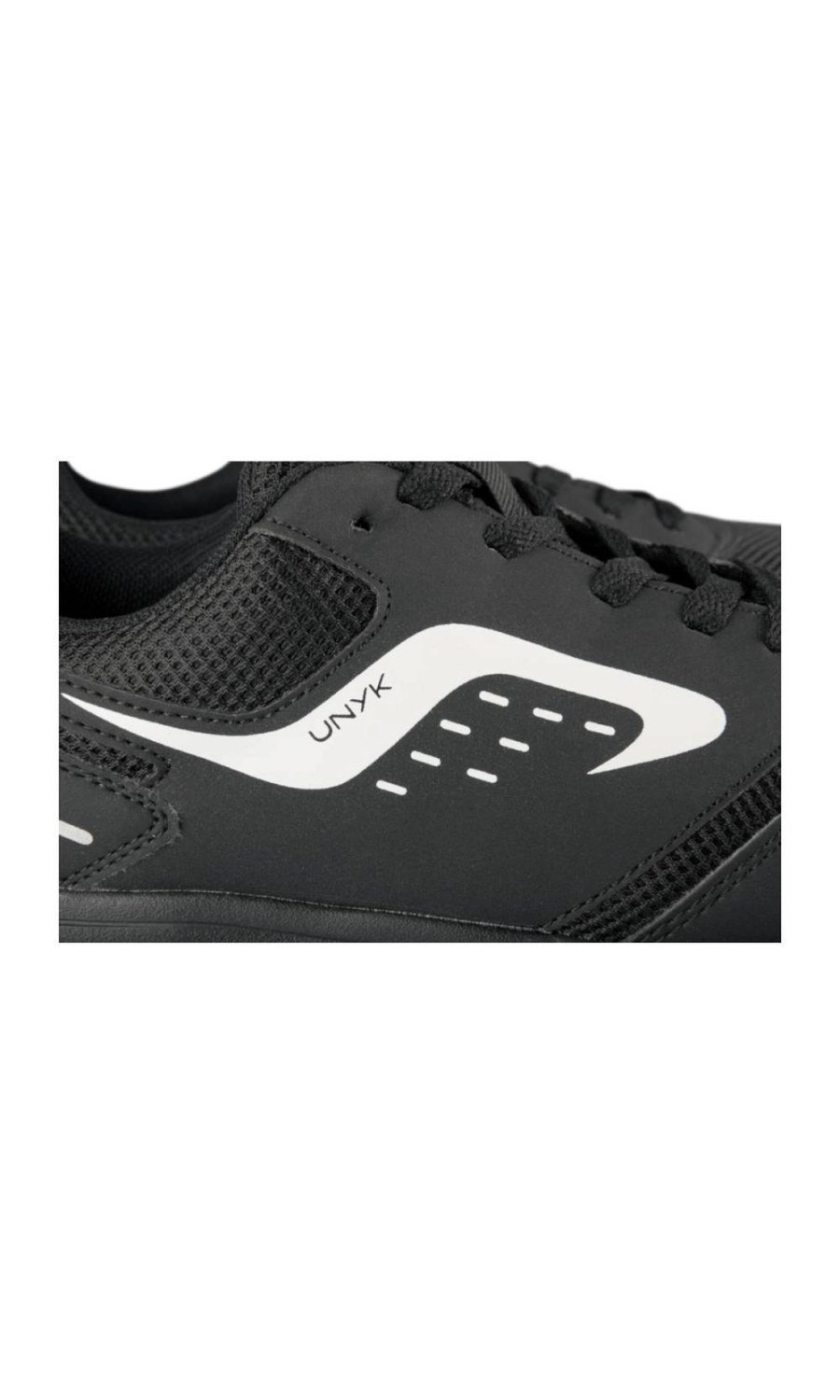 Black mesh sneakers with contrast panels