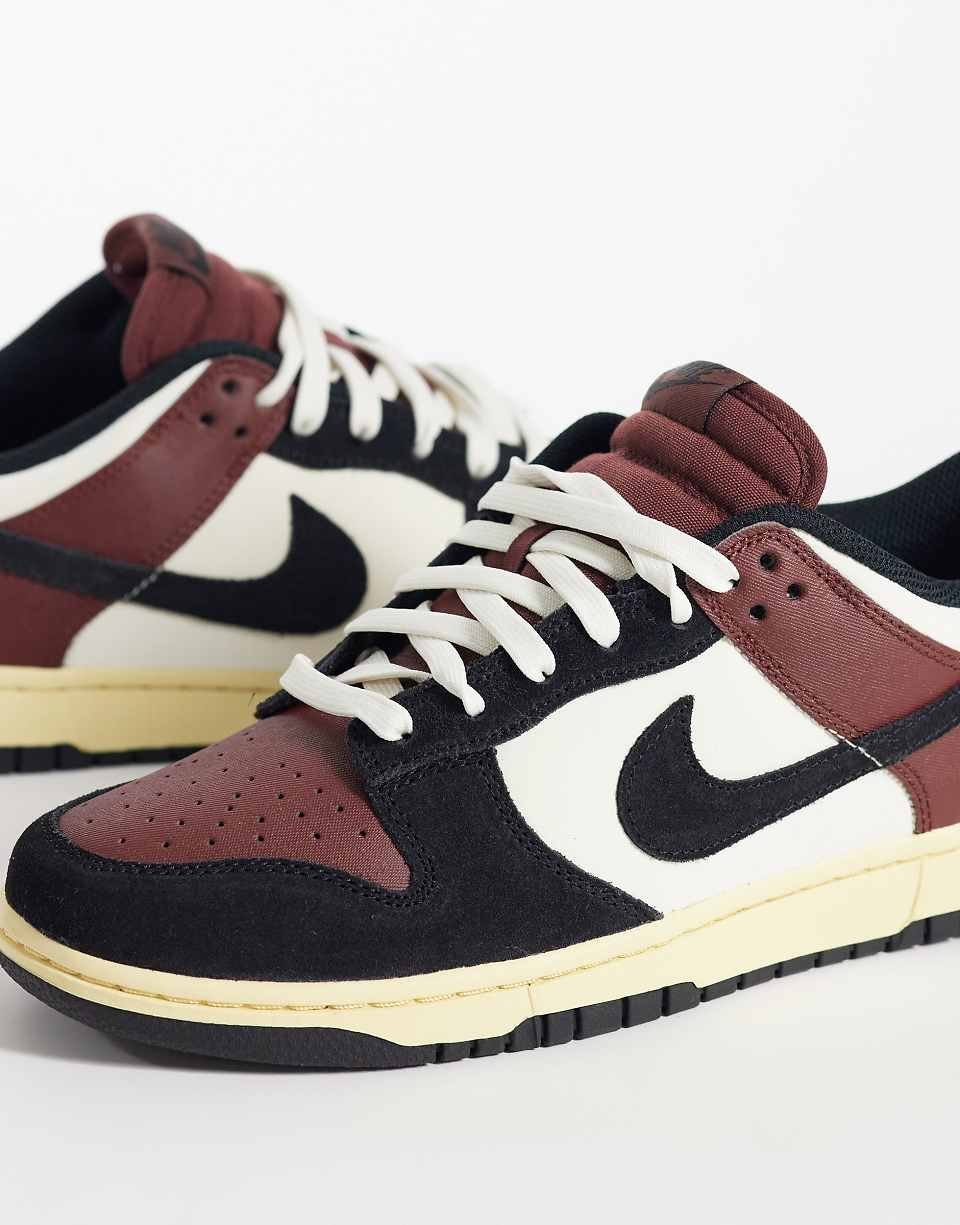 حذاء رياضي Dunk Low PRM بالعنابي والأسود