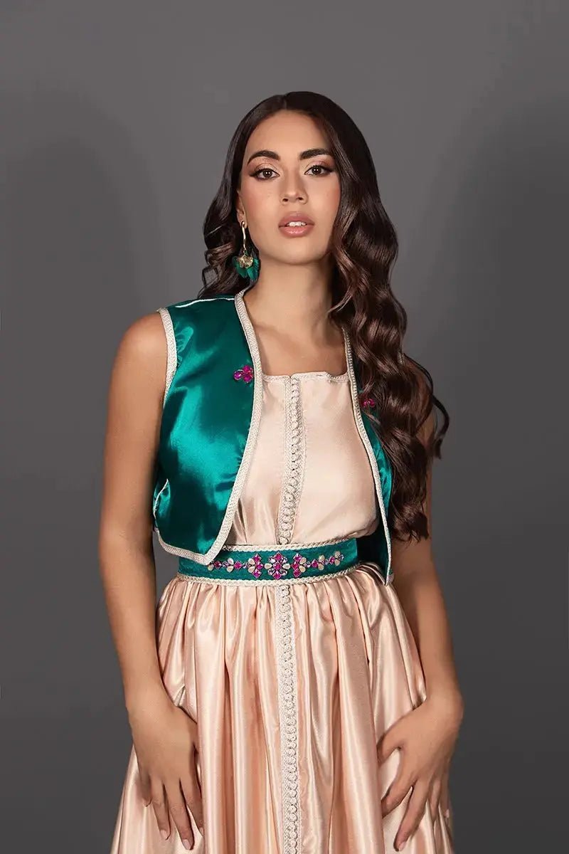 Sleeveless salmon caftan with green bolero