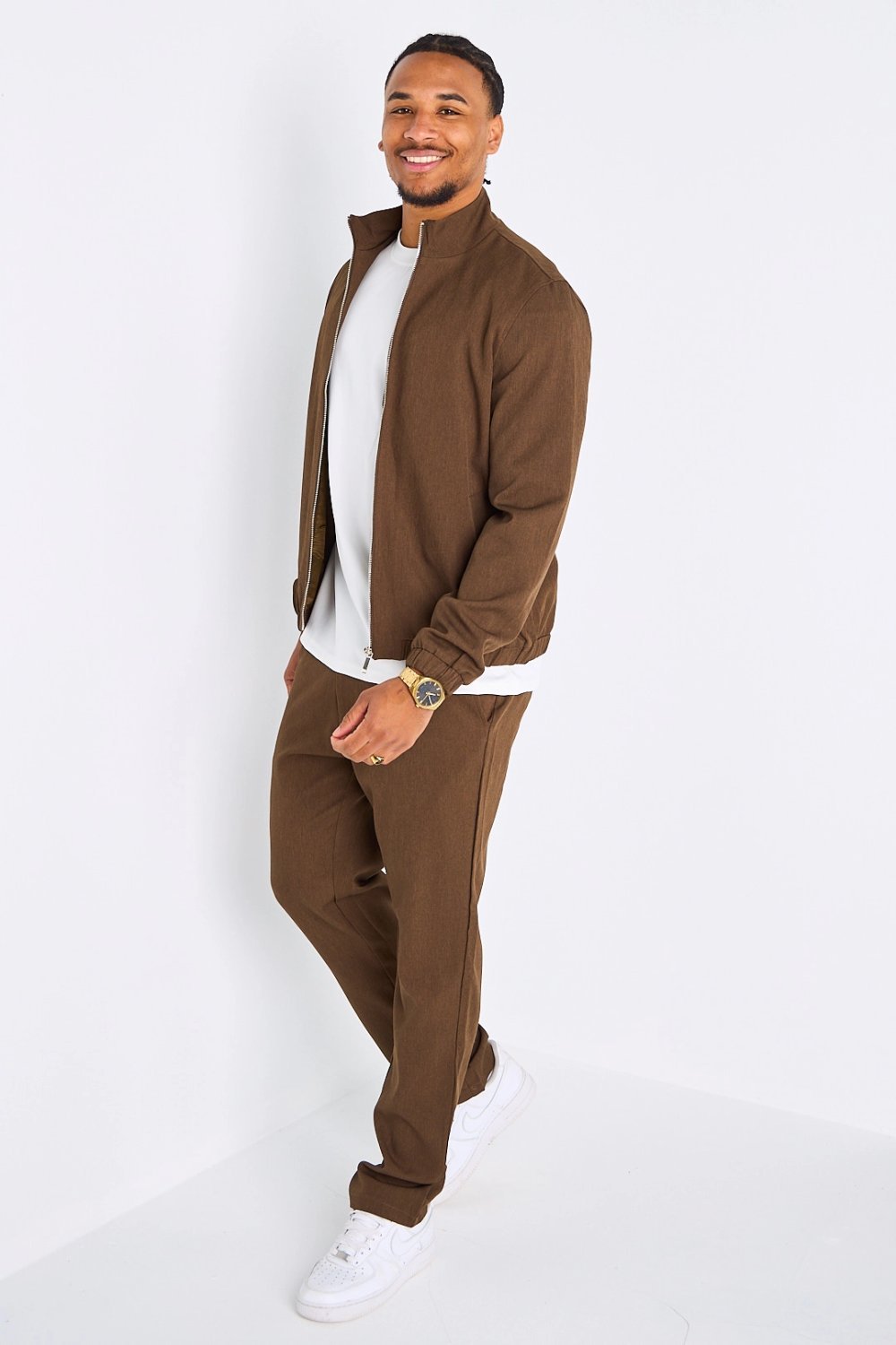 Brown lightweight jacket and straight trousers set
