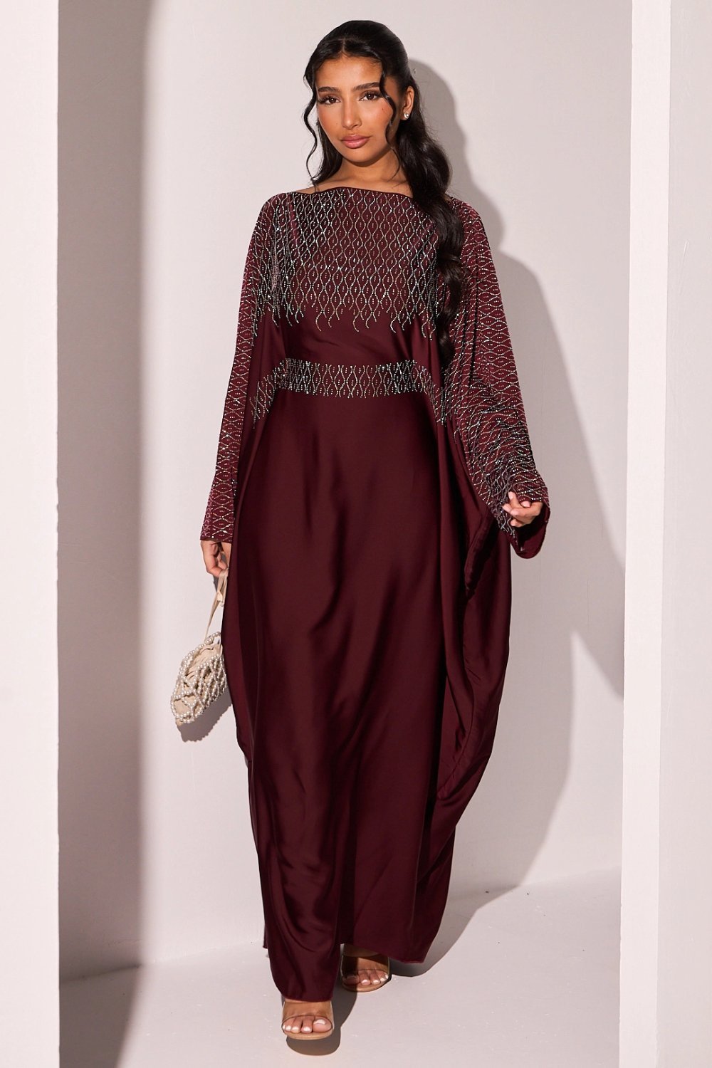 Abaya bordeaux col montant à vagues de strass