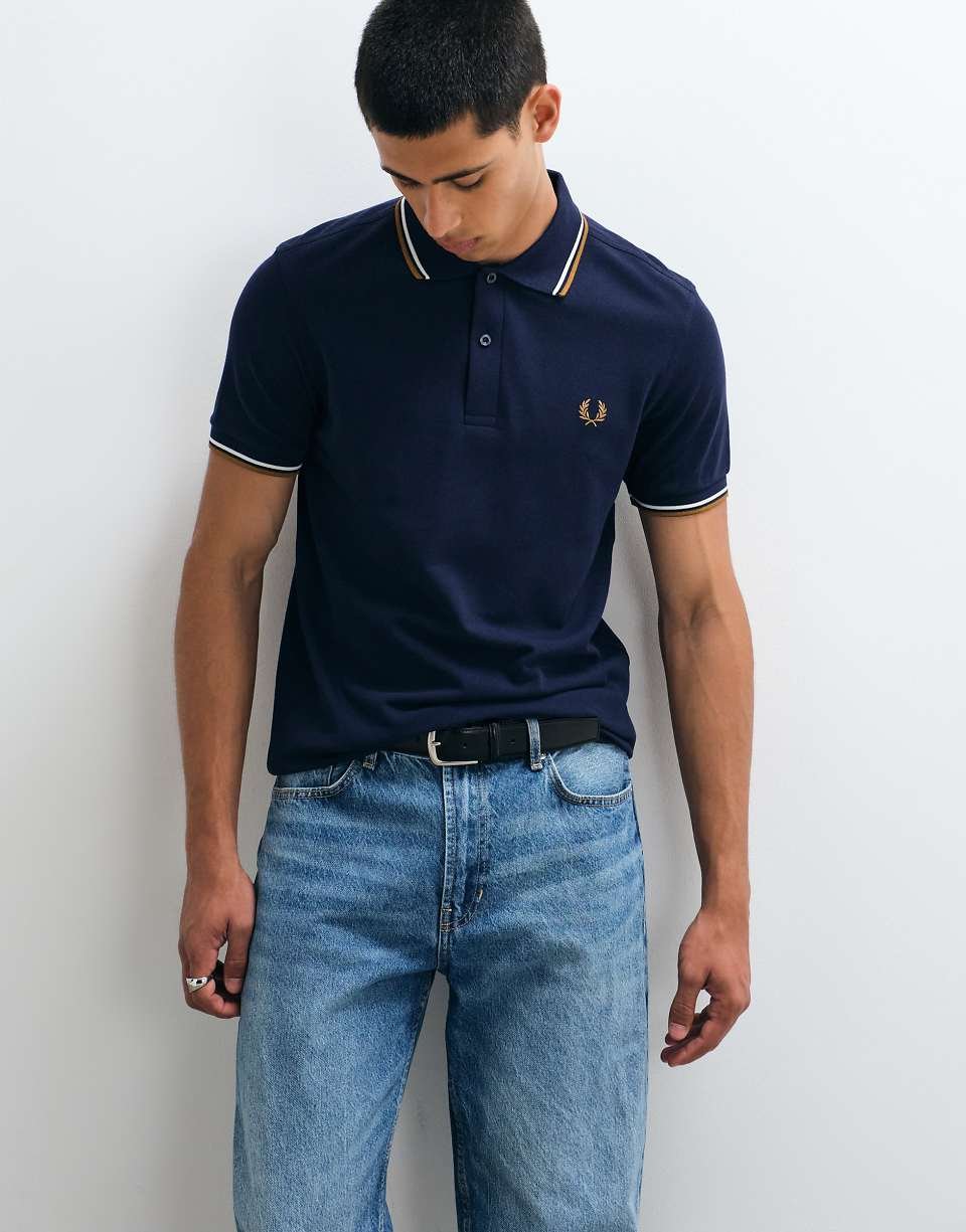 Polo à double liseré en bleu marine foncé avec liserés écru et camel