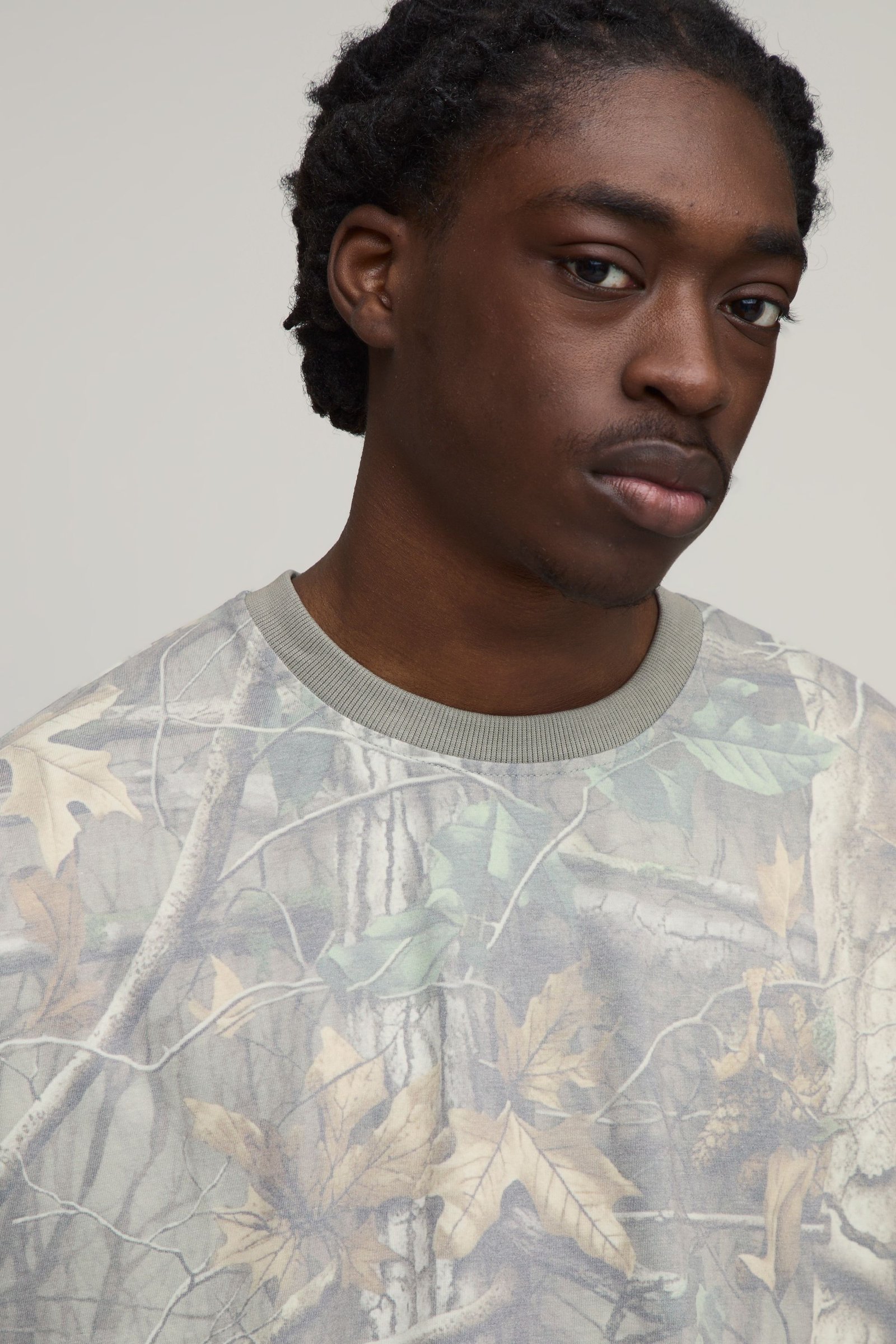 Ensemble t-shirt et short baggy camouflage
