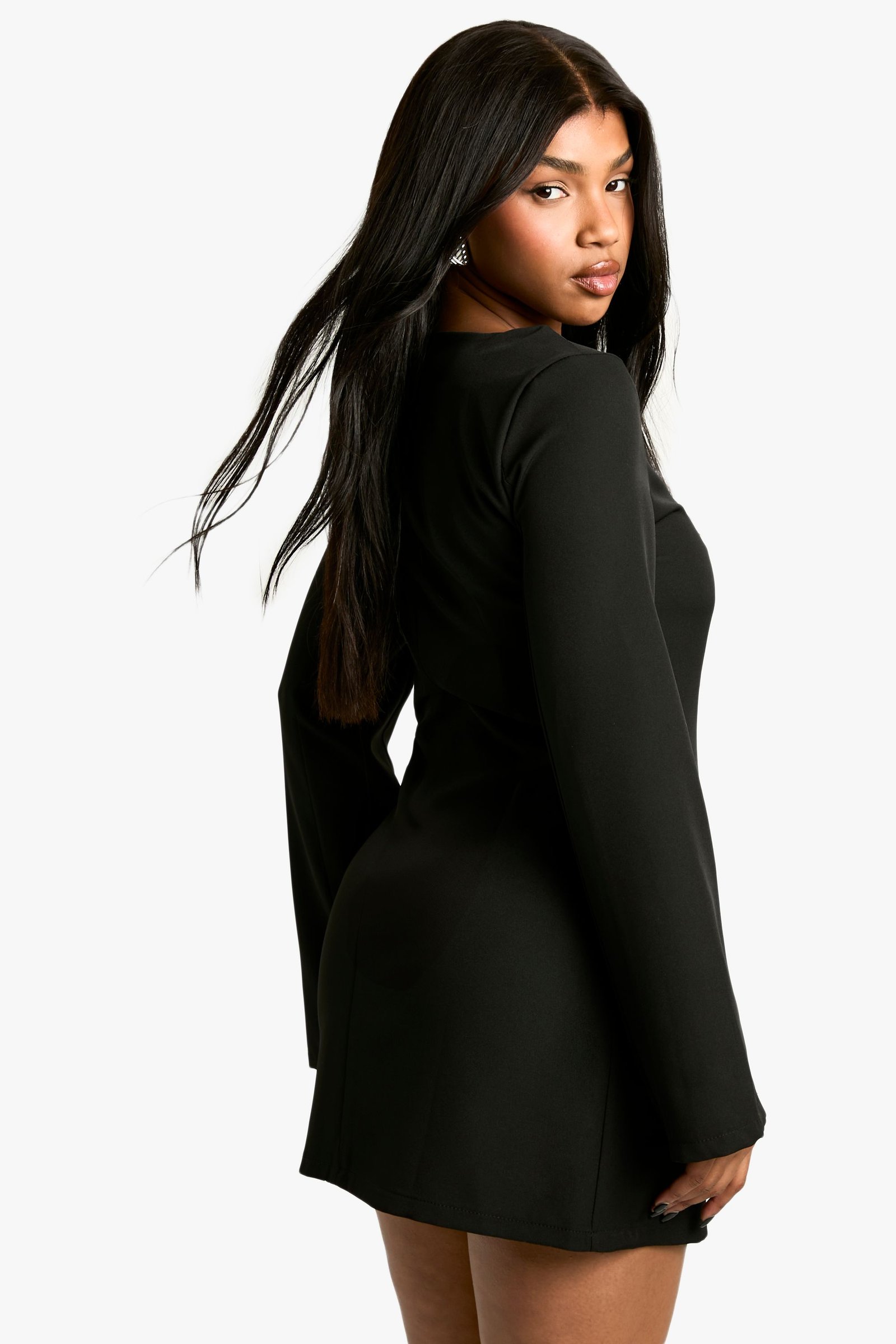 Robe mini ajustée à manches longues