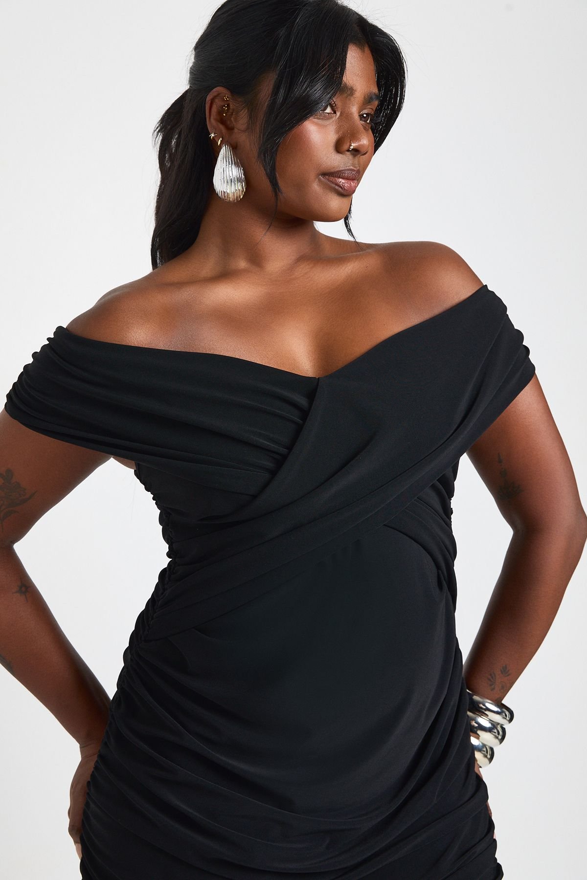 Robe Maxi Grande Taille À Encolure Bardot Et Jupe En Mesh Froncé