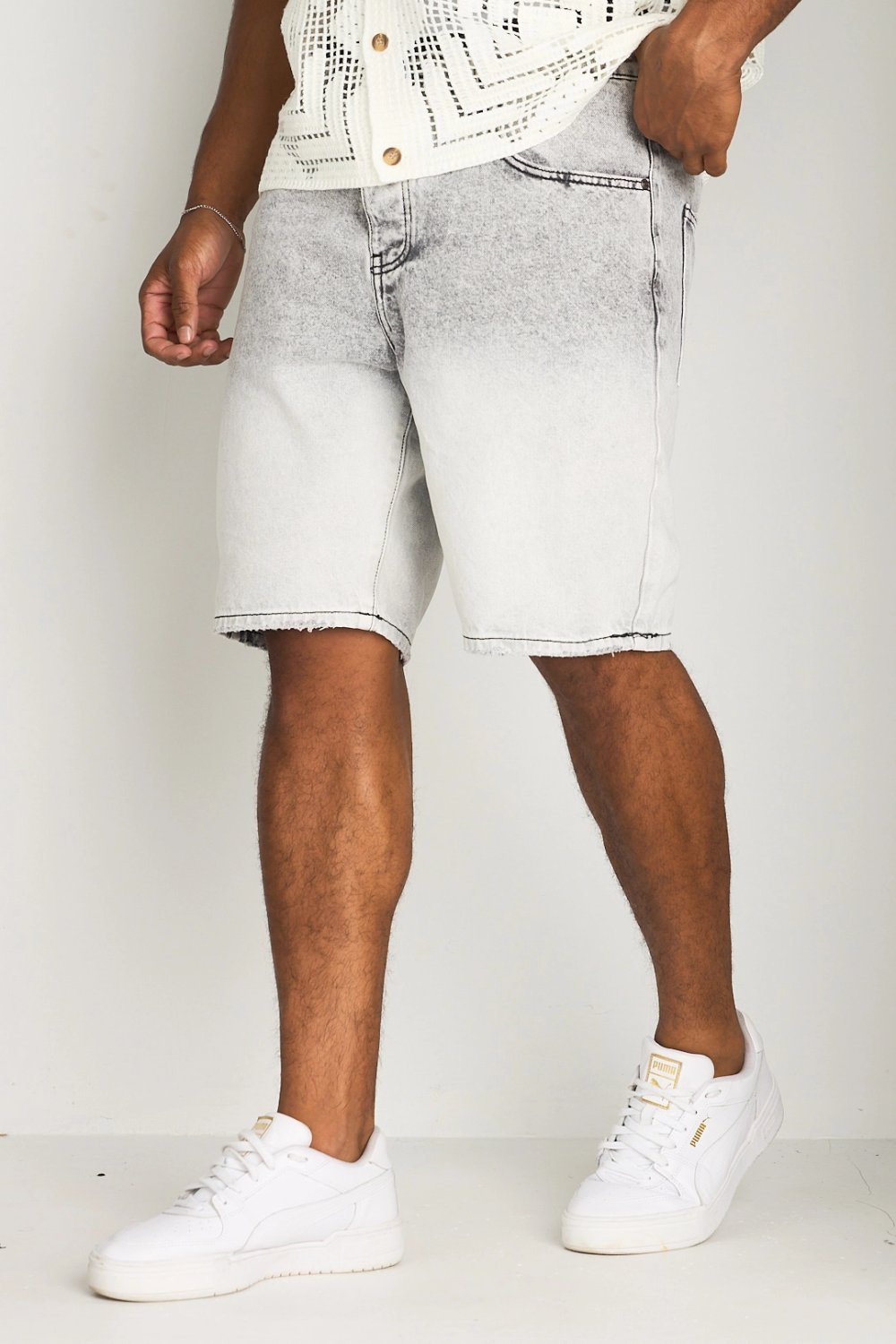 Short en jean délavé gris clair