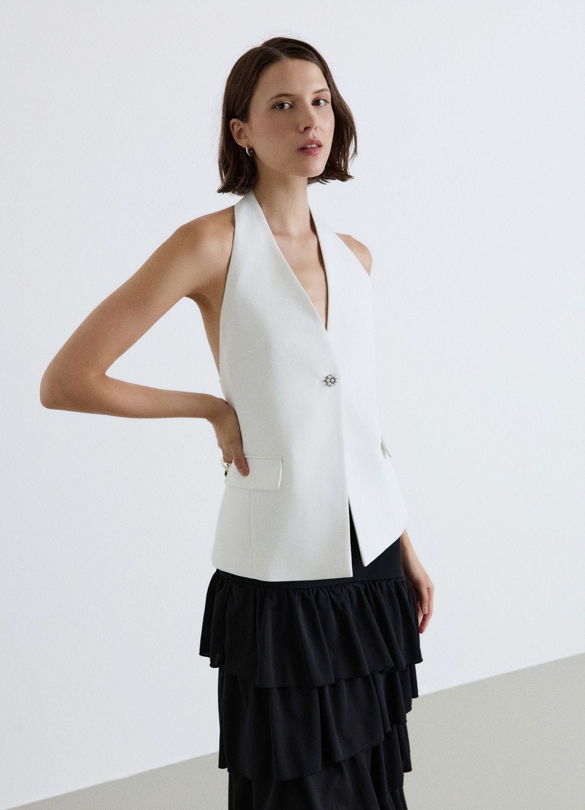 Gilet dos nu col licou à bouton bijou