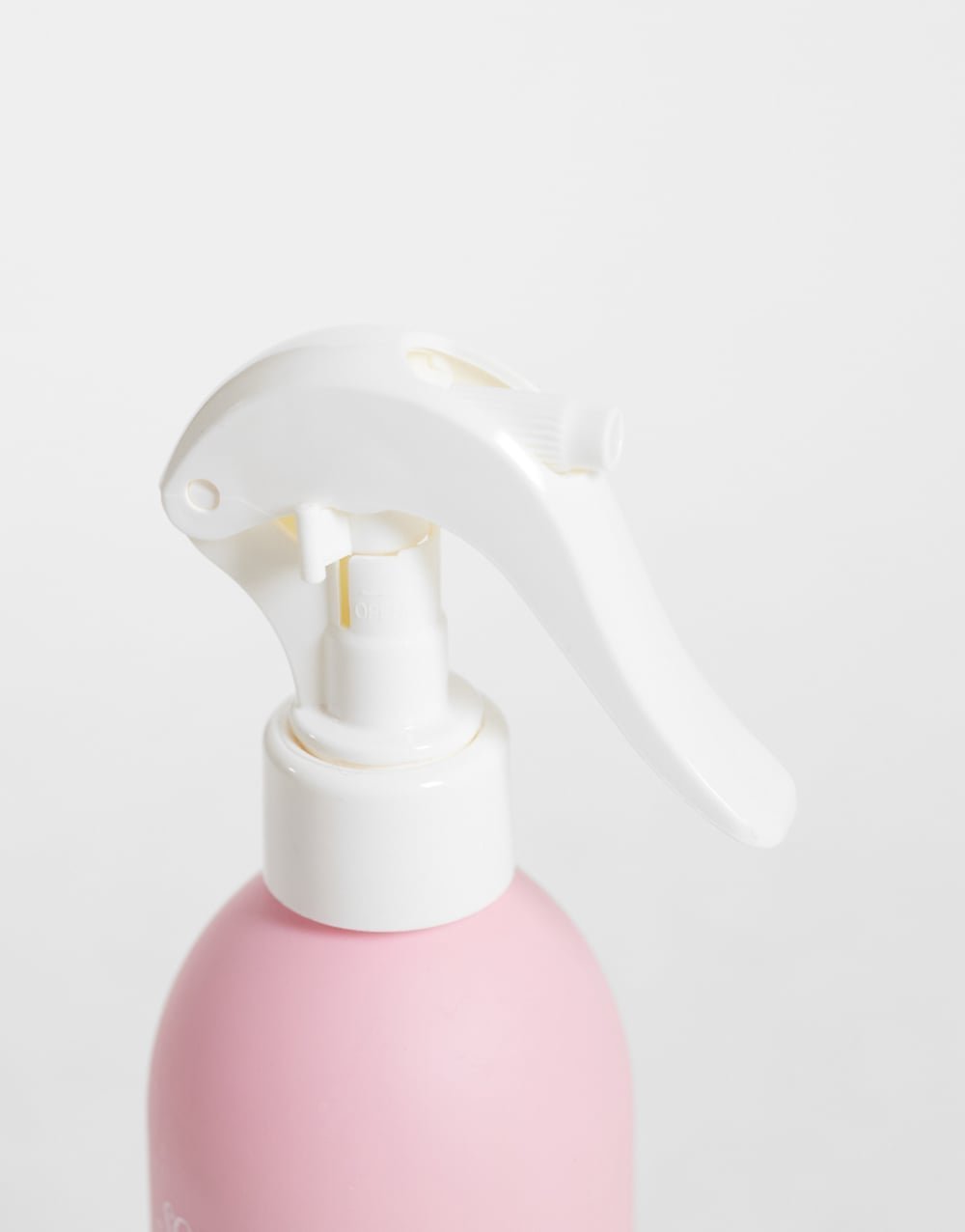 بخاخ شعر بدون شطف حليبي 68 - 210 ml