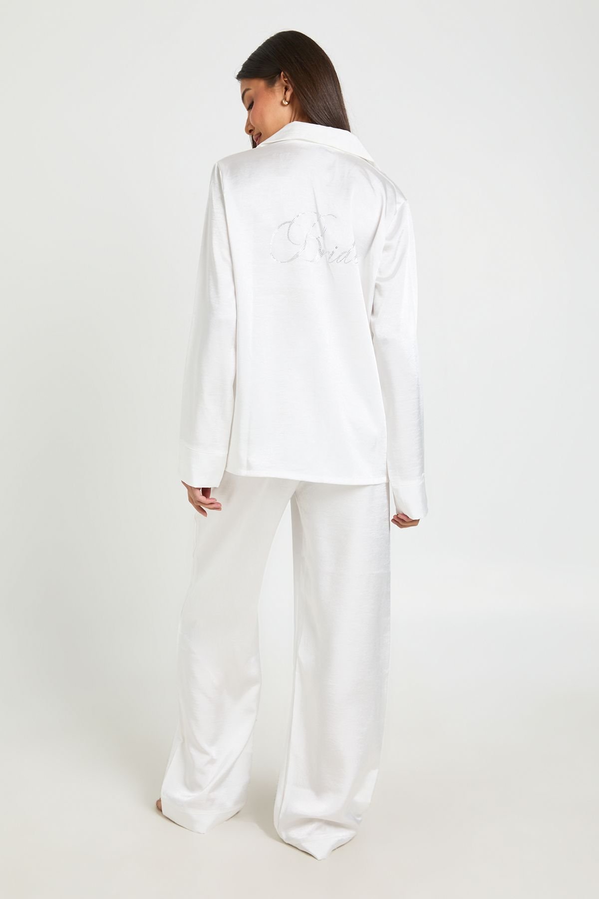 Ensemble pyjama chemise et pantalon en satin