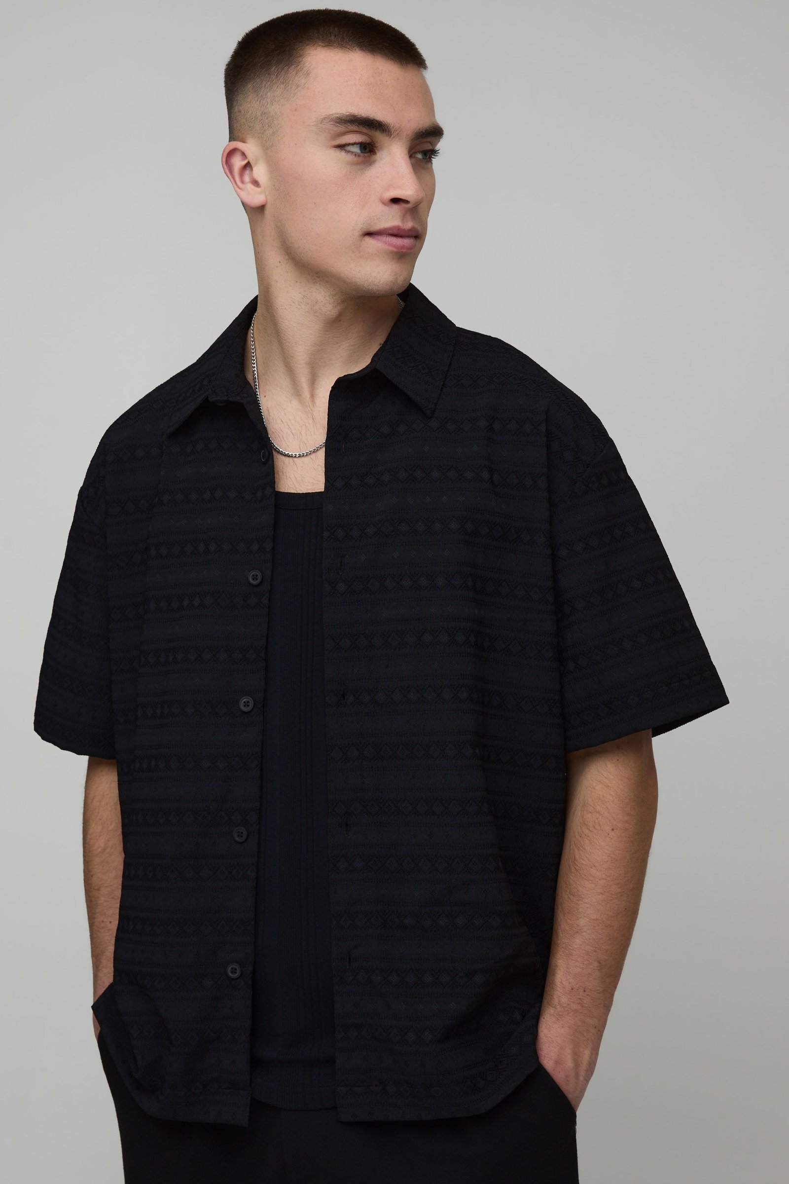 Chemise Géométrique Surdimensionnée À Col Et Manches Courtes