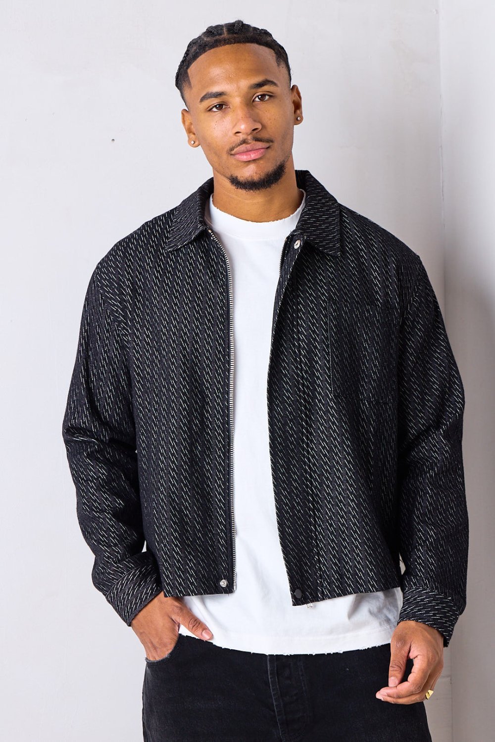 Black loose denim jacket with line print