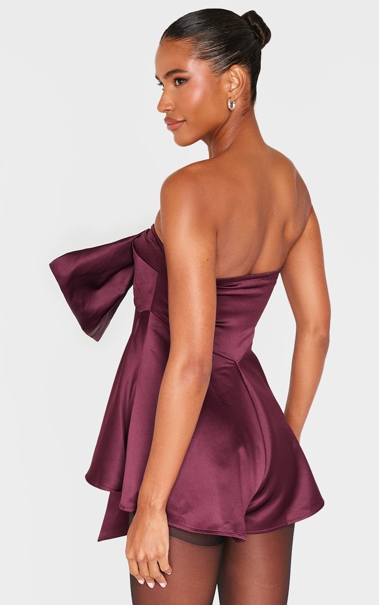 Combinaison-short bandeau en satin à gros nœud