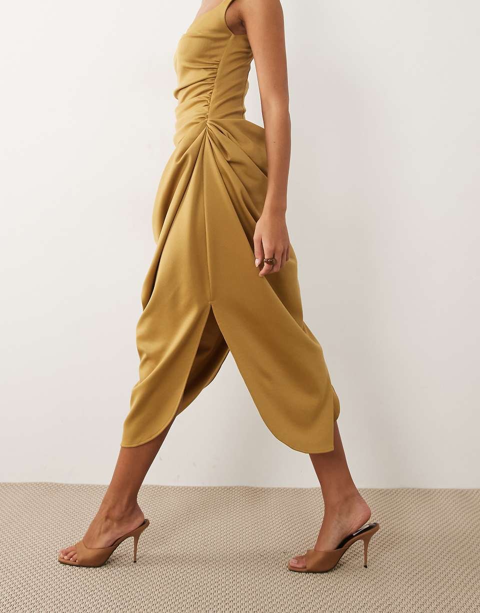 Robe midi style bandage b jupe drapée