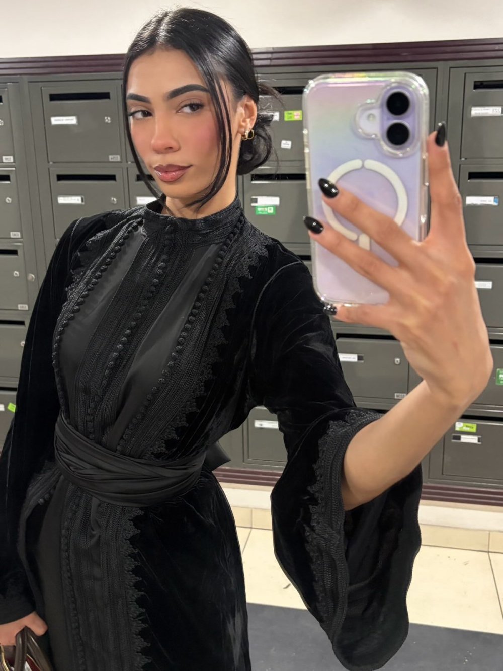 Takchita en velours et crêpe de soie noire
