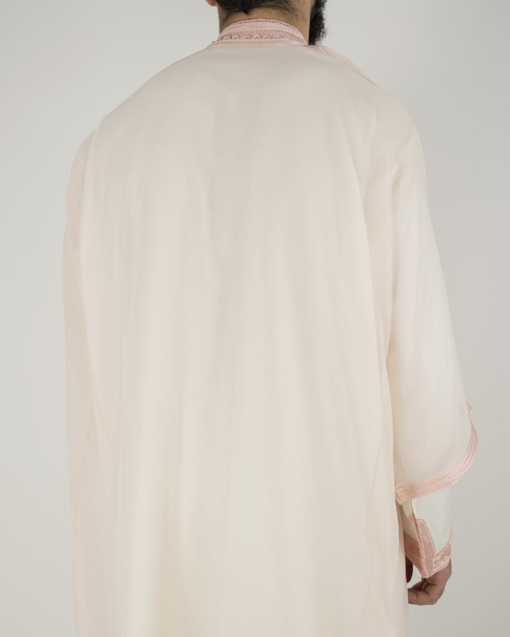 Jabador rose w byed m3a cape