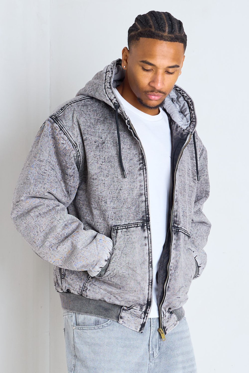 Veste courte en jean à capuche délavée grise