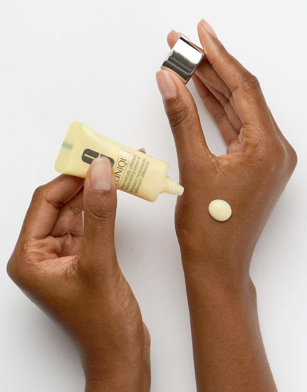 Light non-greasy moisturising emulsion - 15 ml