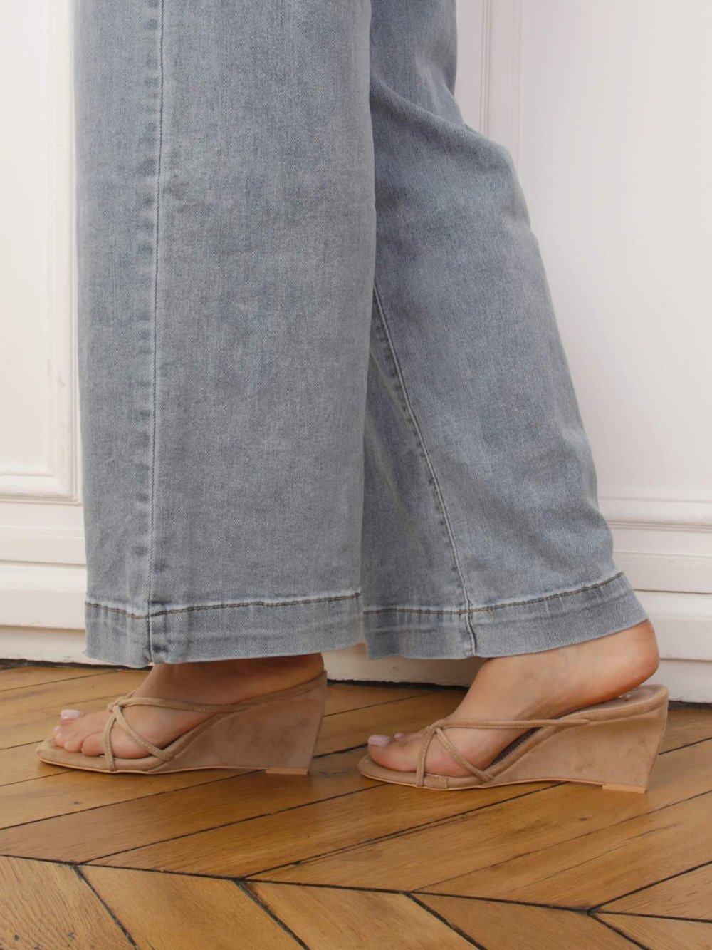 Taupe wedge flip-flops with thin straps
