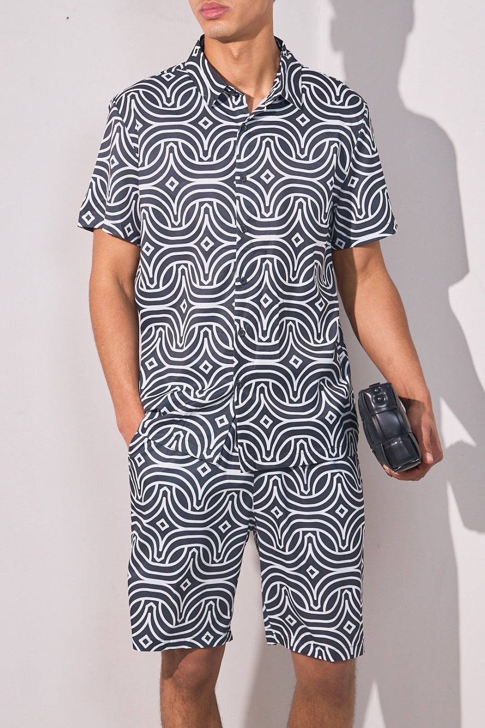 Ensemble chemise et short géométrique noir