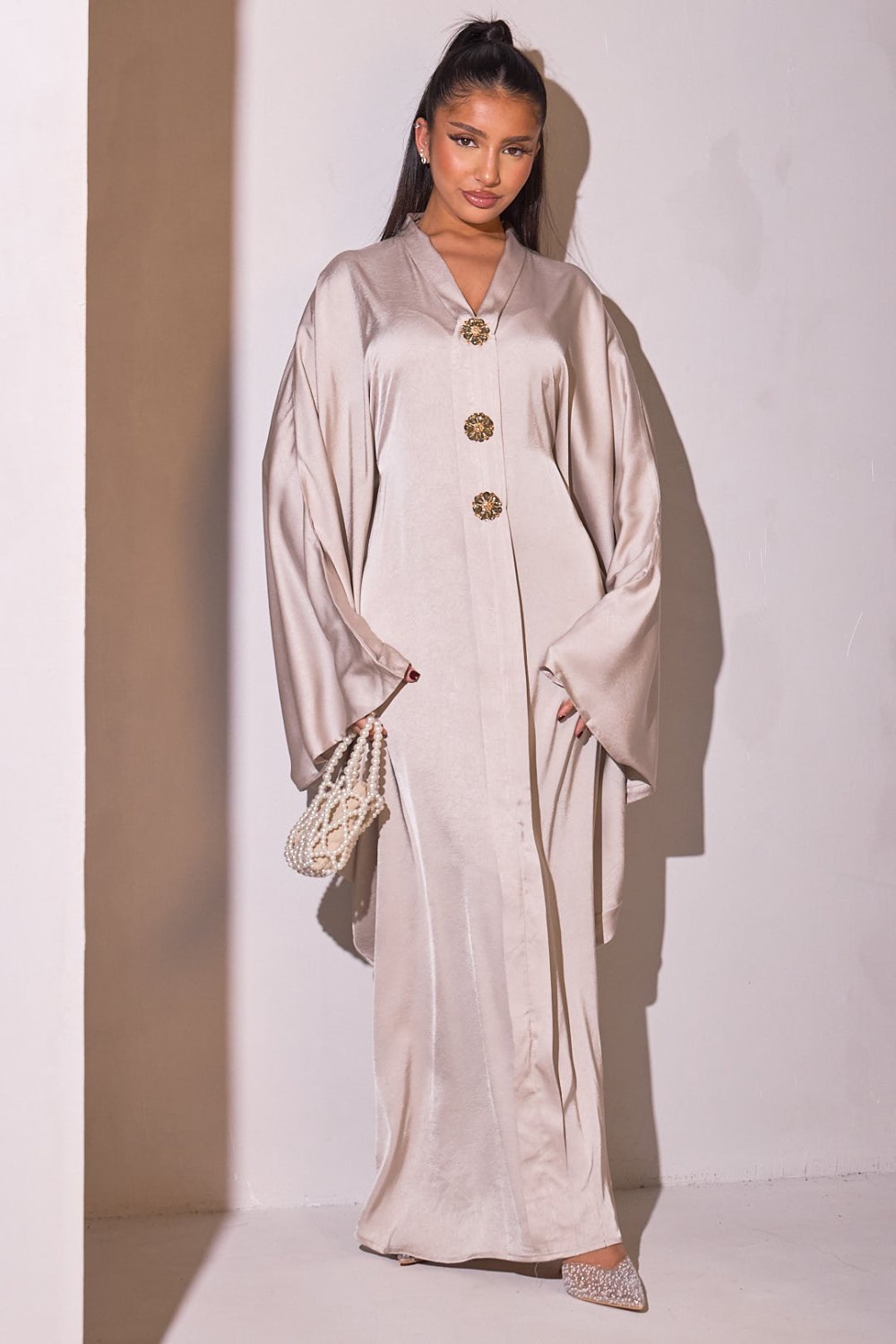 Abaya wase3a b strass lwerd w sem7a beige clair