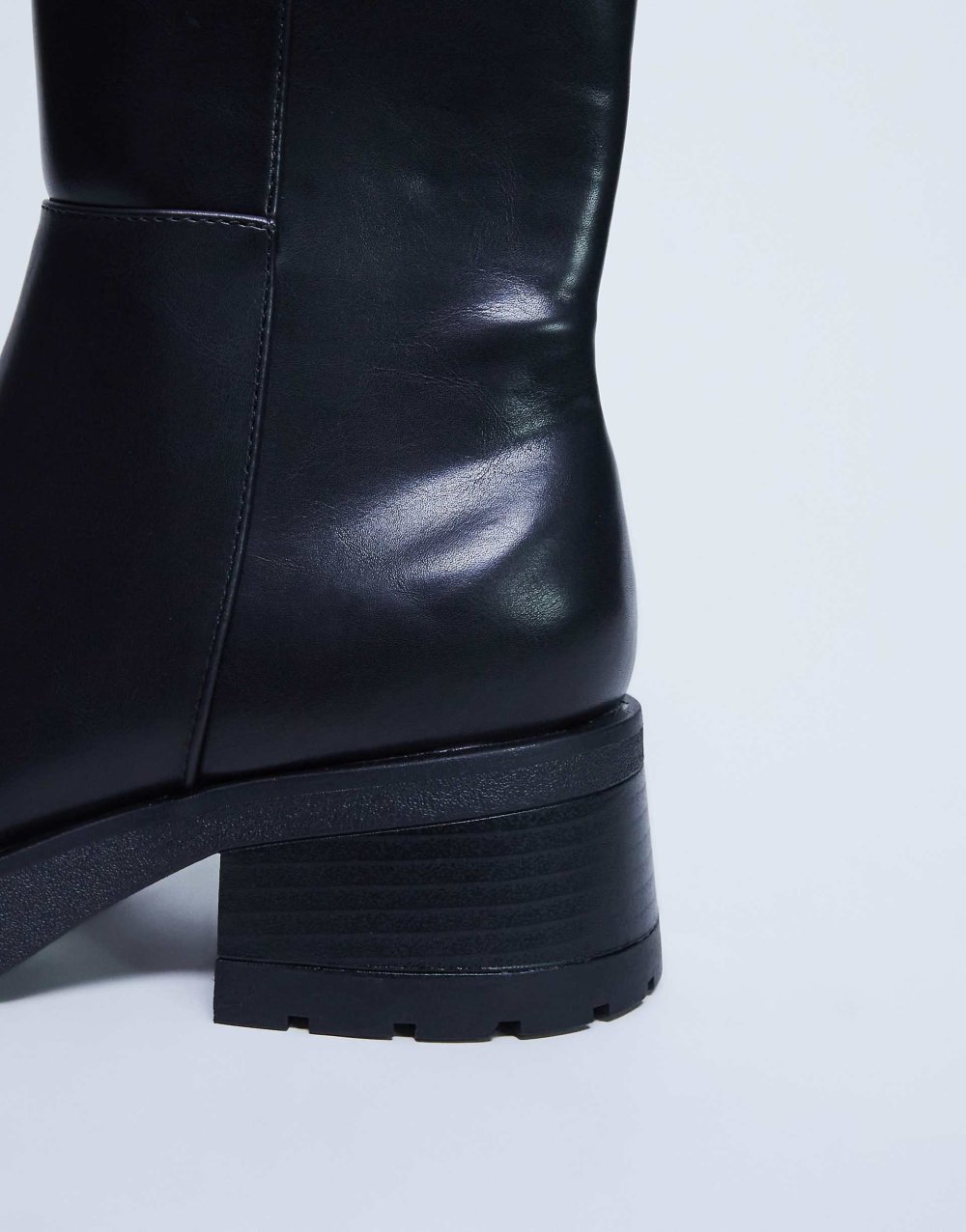 Bottines à talon épais en similicuir noires