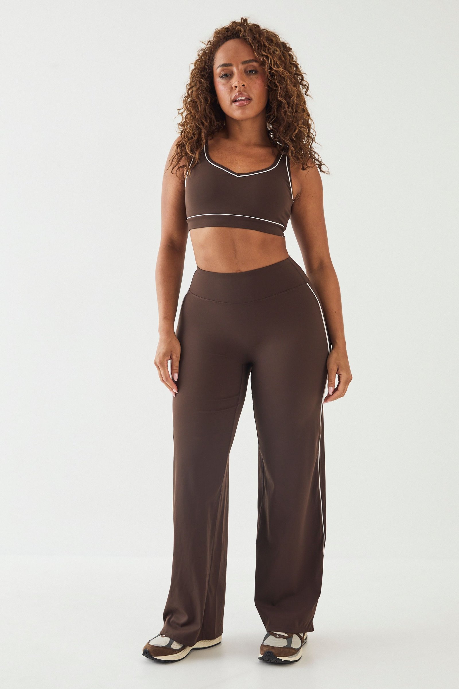 Contrast piping sports bra