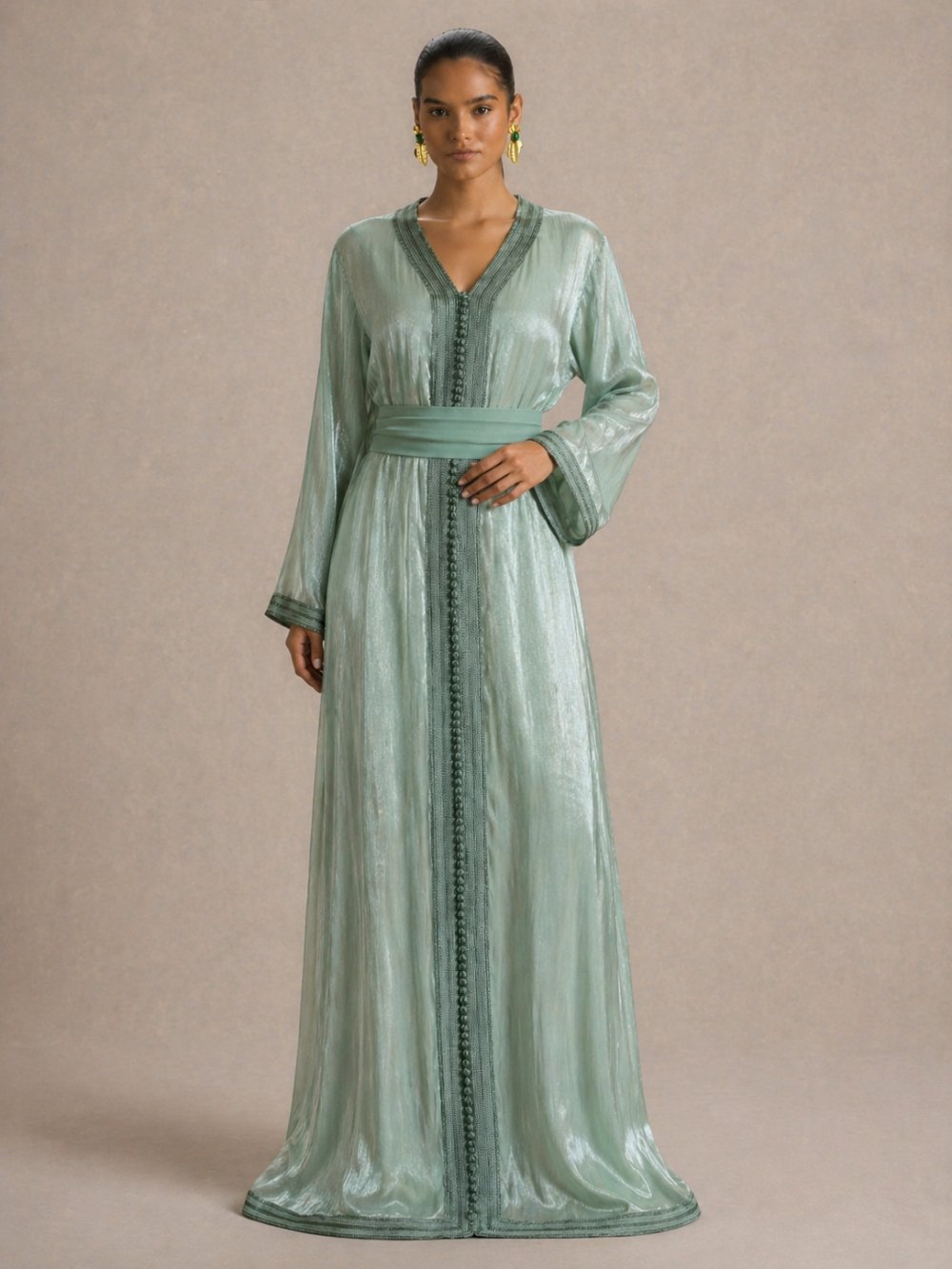 Two-piece takchita with traditional embroidery