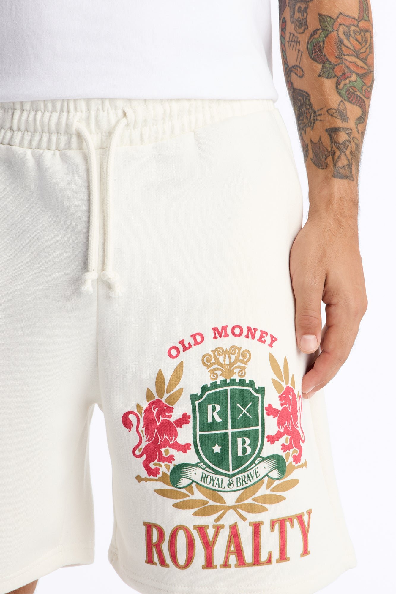 شورت رياضي مريح بطبعة Old Money Royalty