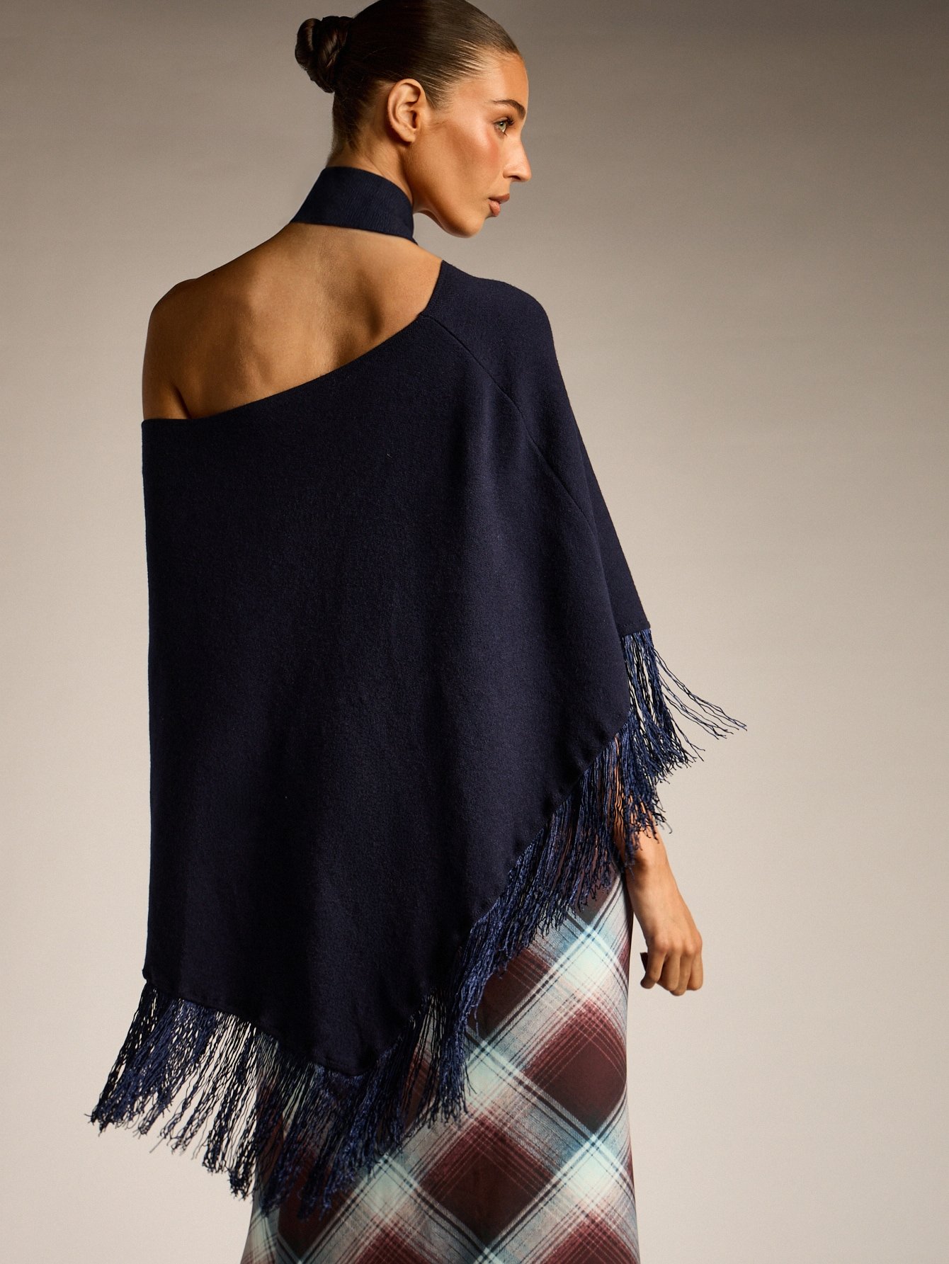 Poncho cape asymétrique en maille à franges