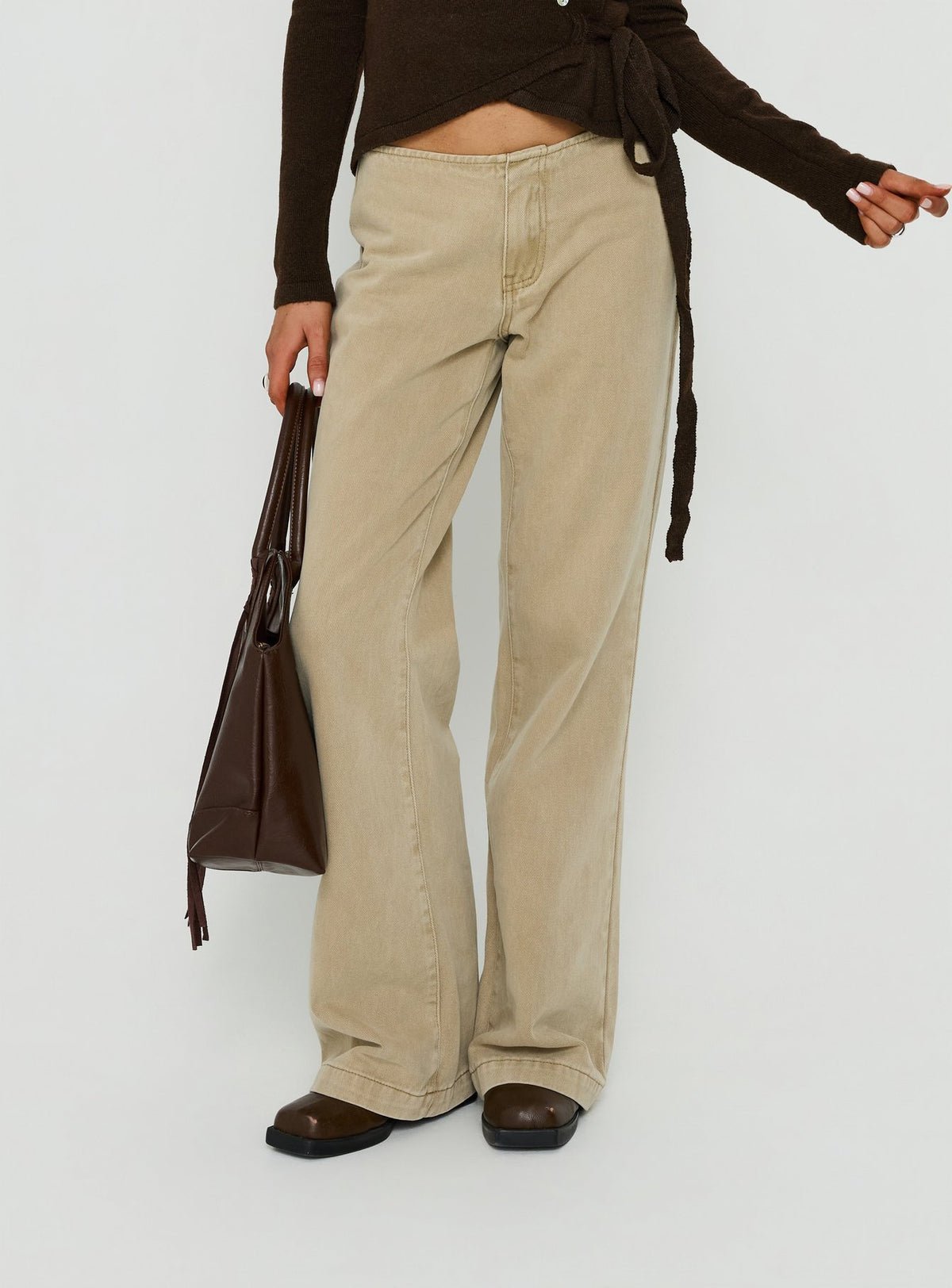 Jean droit taille basse sans ceinture