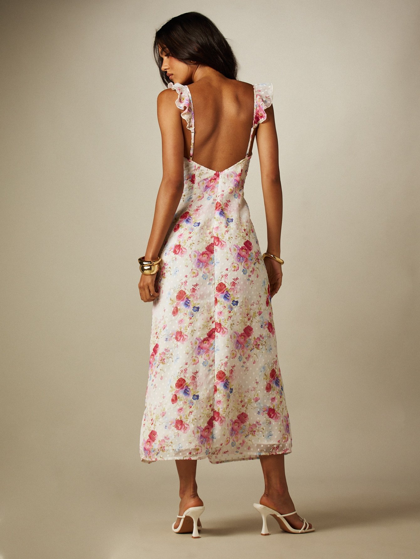 Robe mi-longue fleurie à volants et fente
