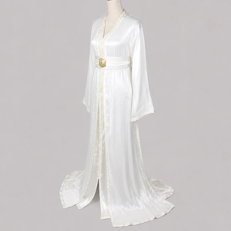 Off-white organza and crêpe takchita