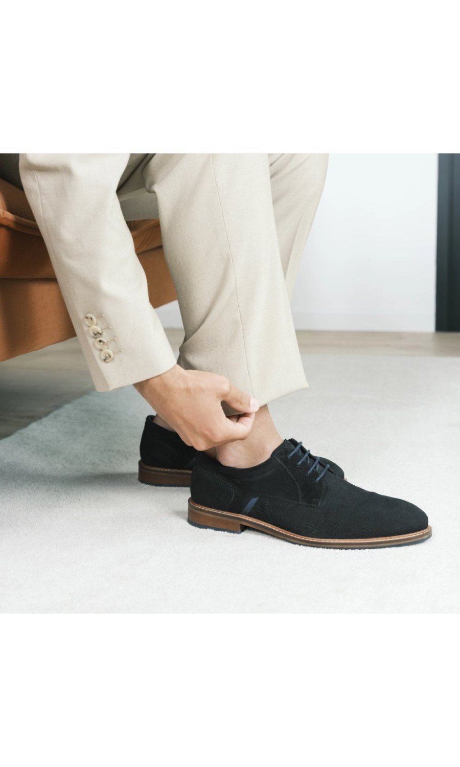 Derbies aspect suédine semelle camel noirs