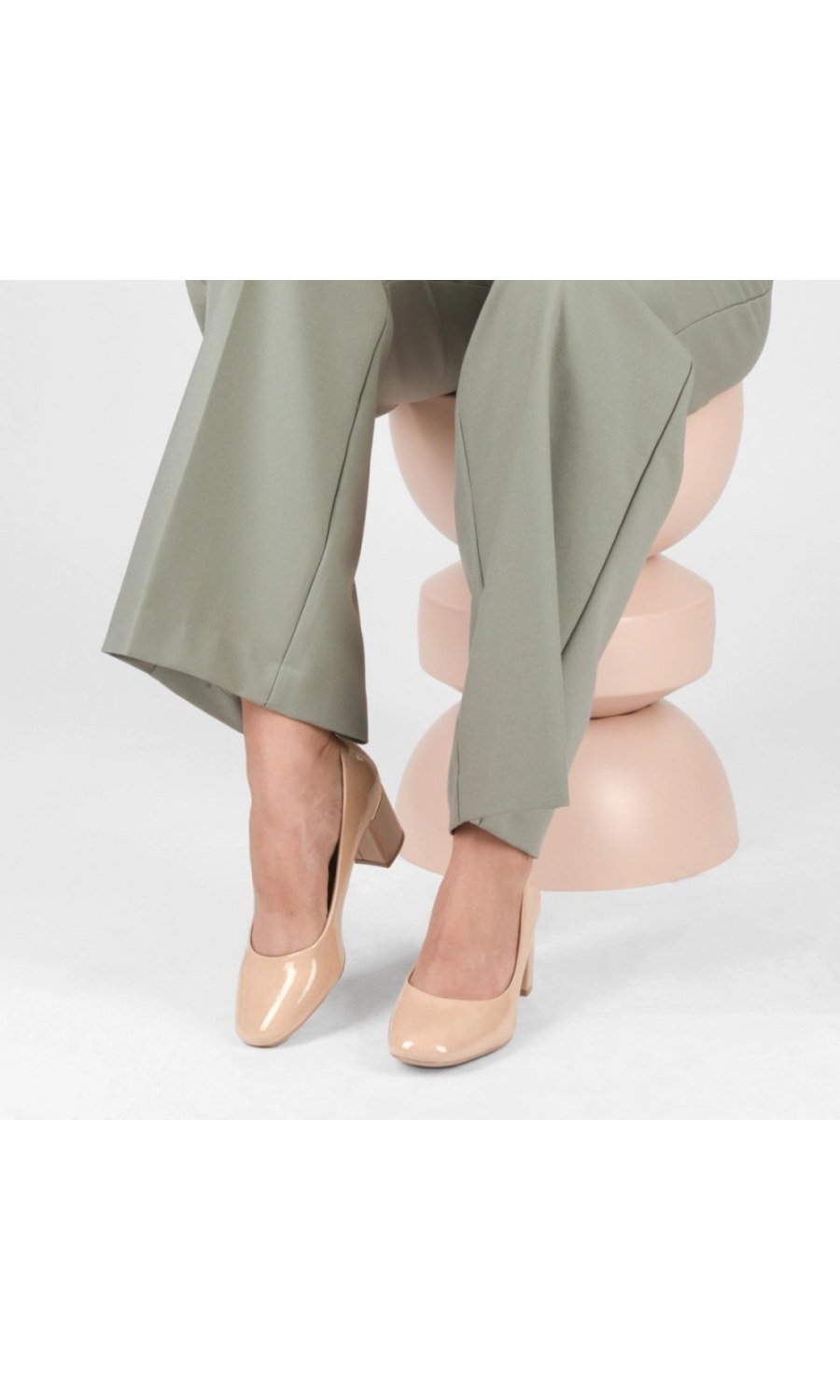 Escarpins vernis talon carré liseré doré