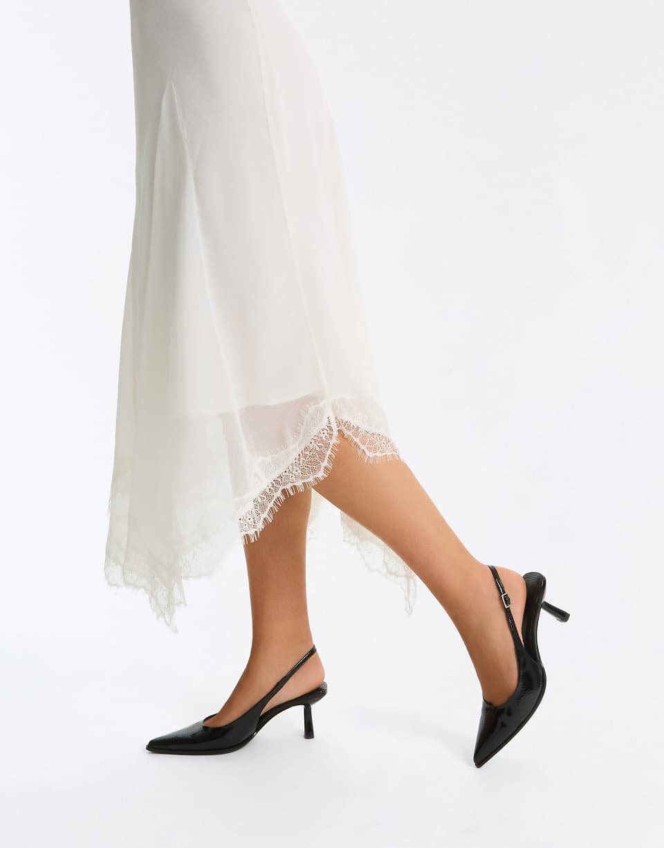 Slingback low-heel pumps in black