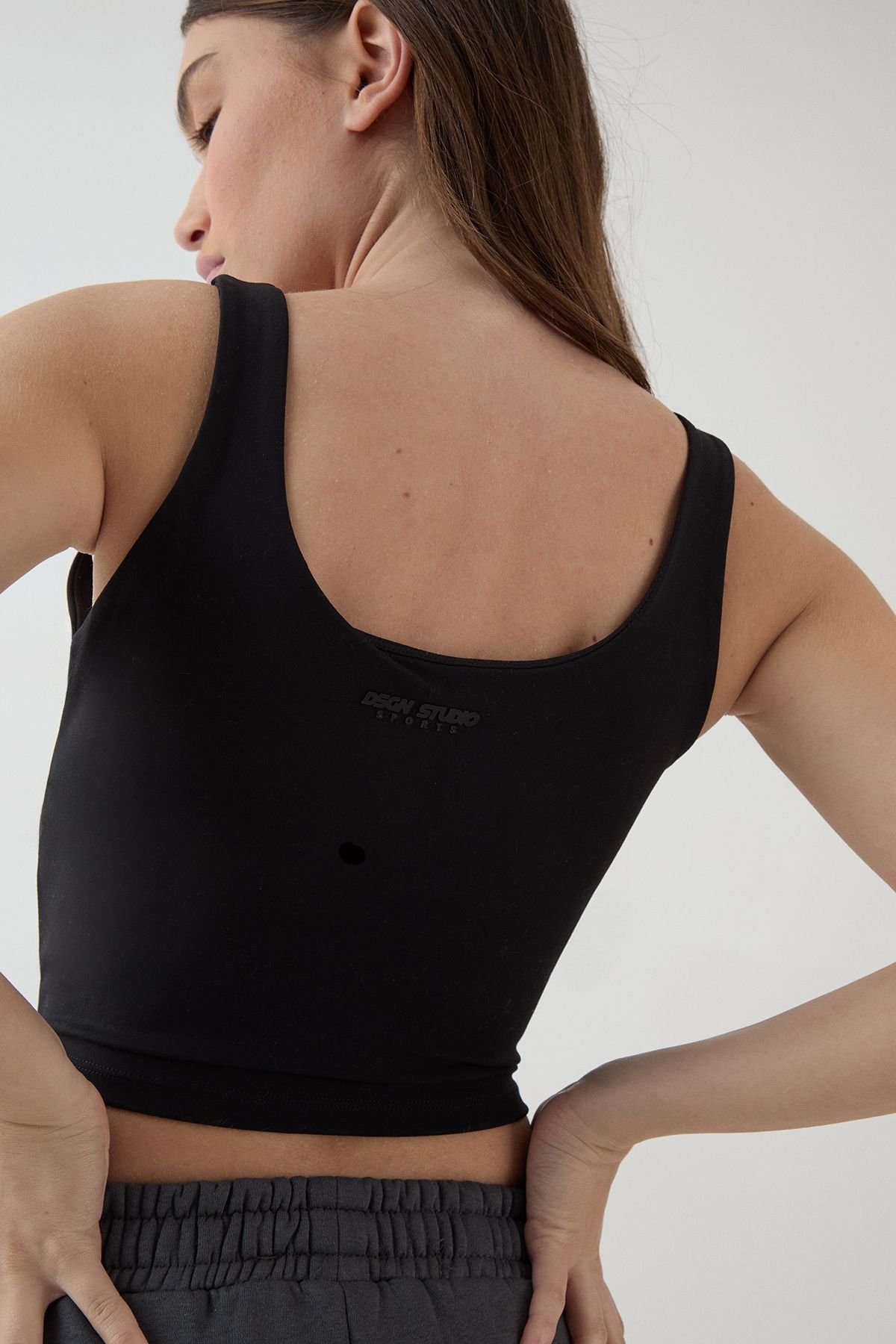 Brassière de sport longue à décolleté plongeant