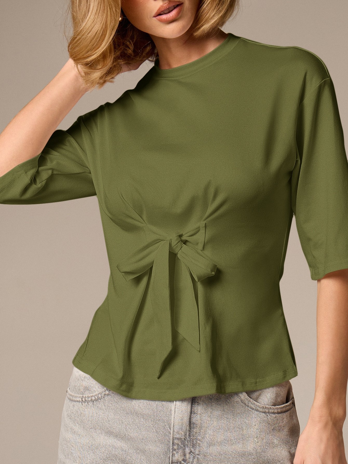 T-shirt à ceinture et nœud devant