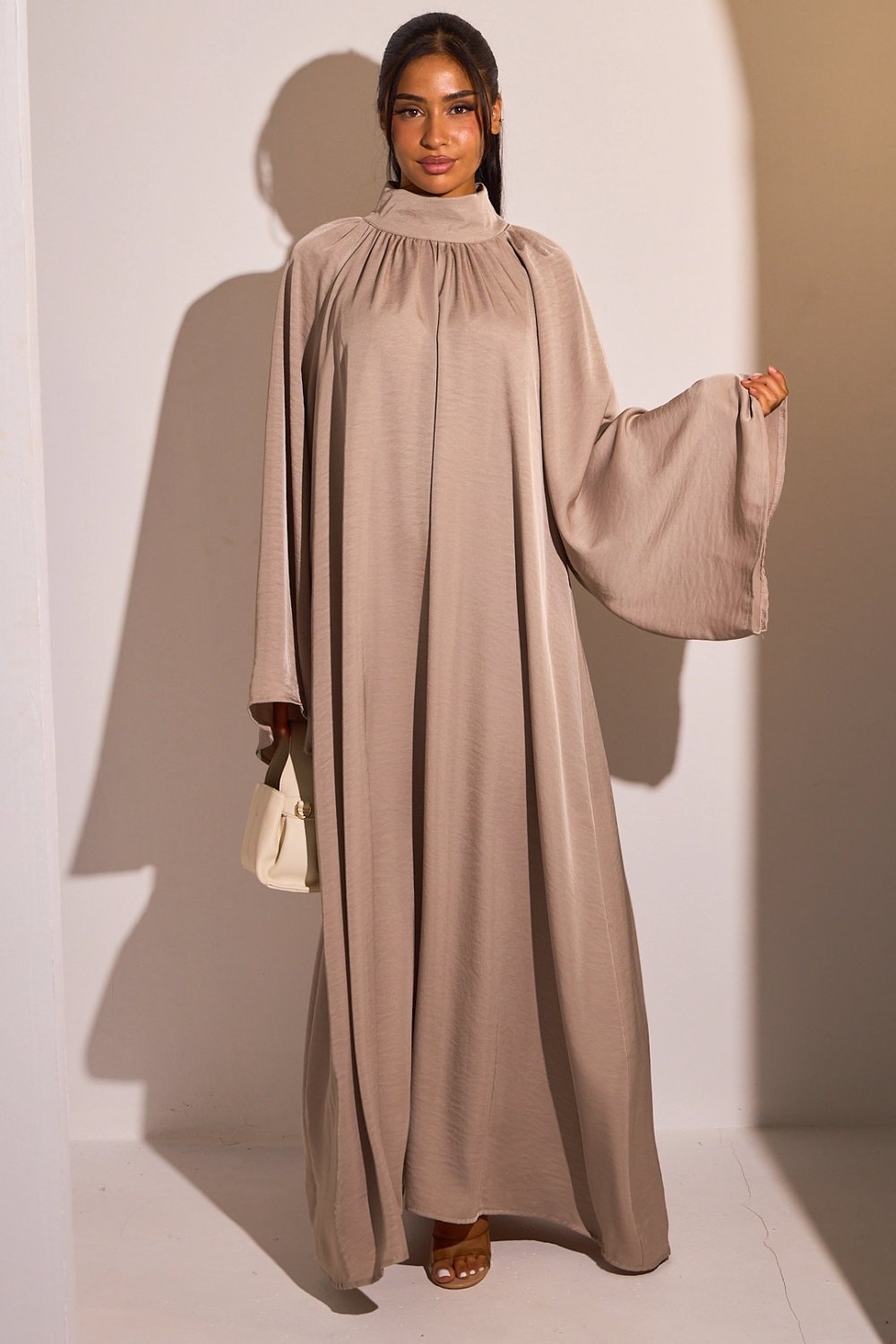 Abaya unie à col montant taupe