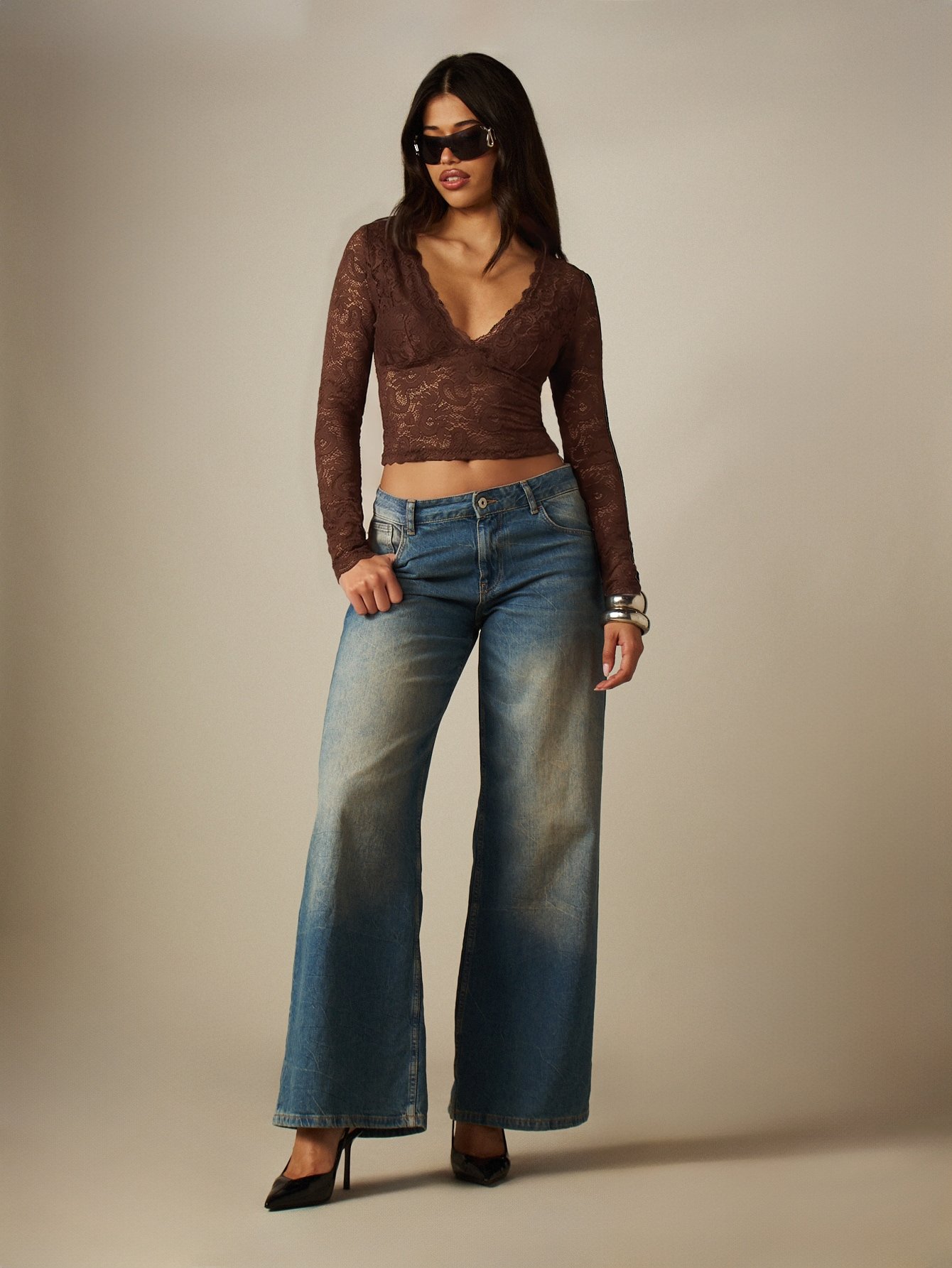 Crop top à manches longues en dentelle florale