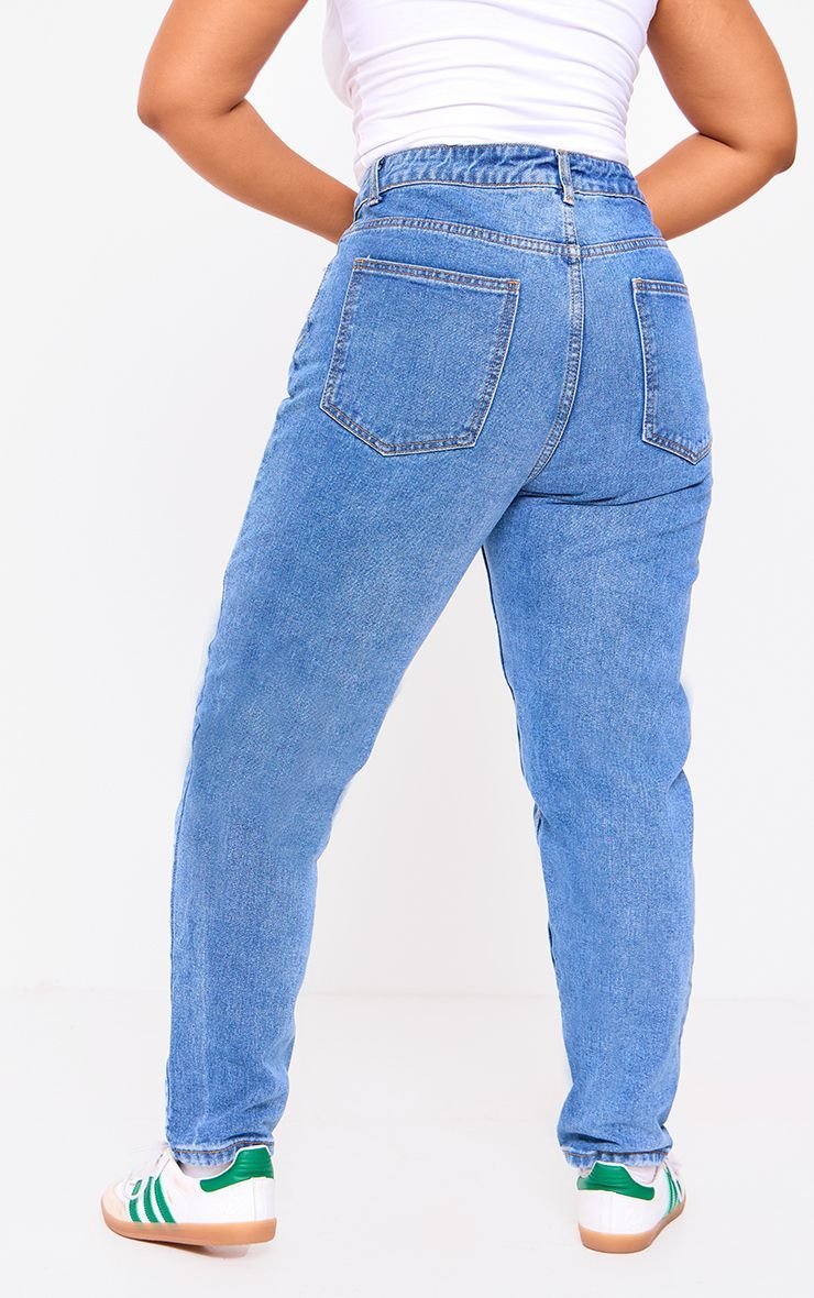 Mid blue high-waisted mom jeans - Plus size