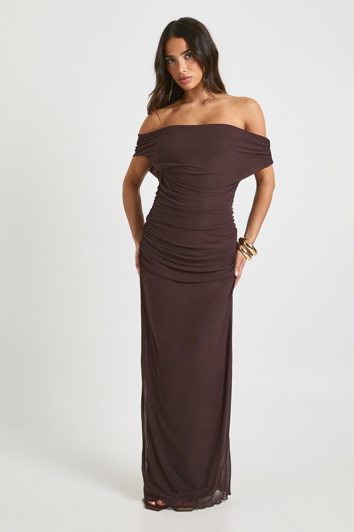 Robe longue en maille à épaules dénudées