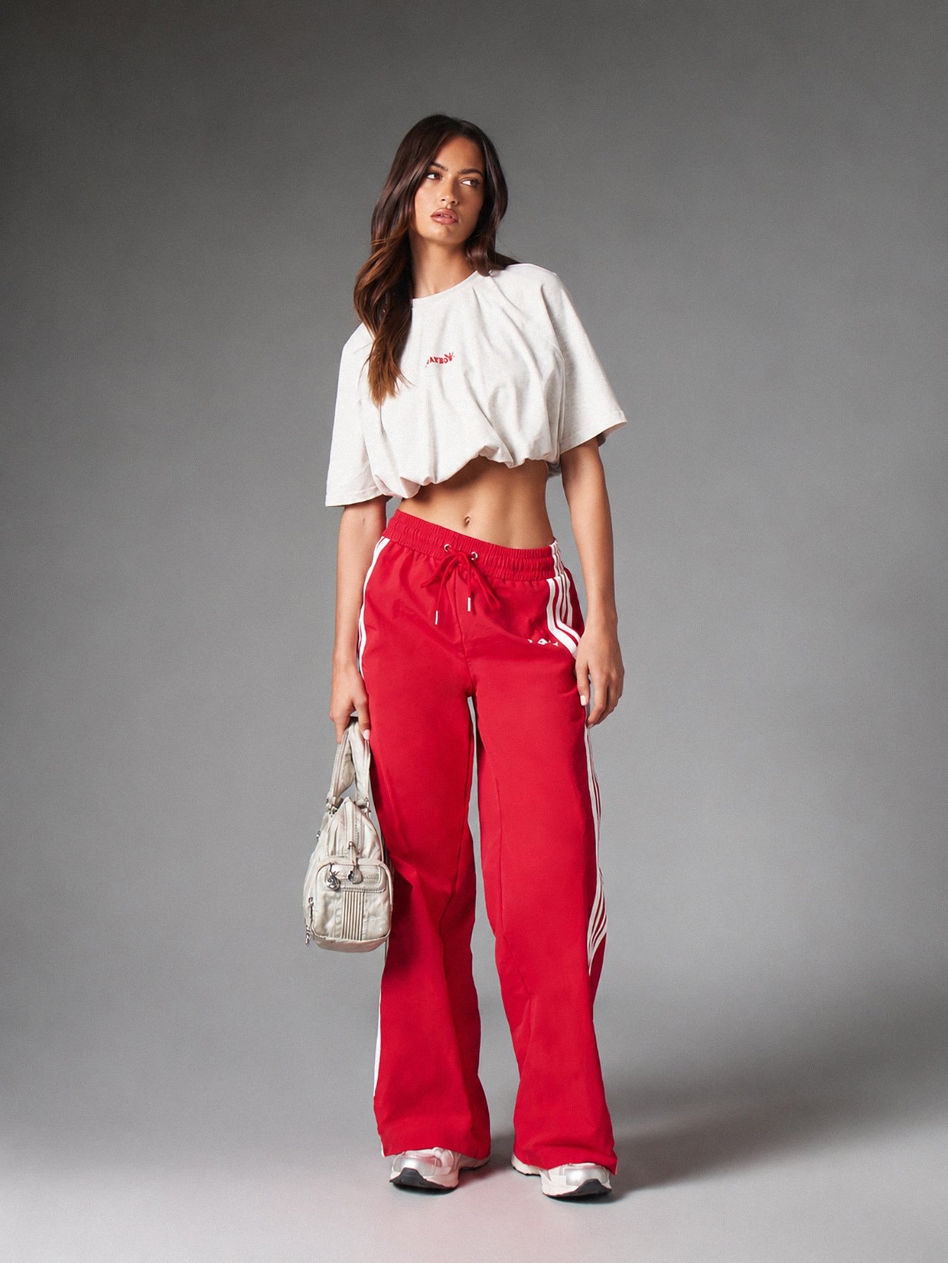 T-shirt court oversize avec logo sur la poitrine